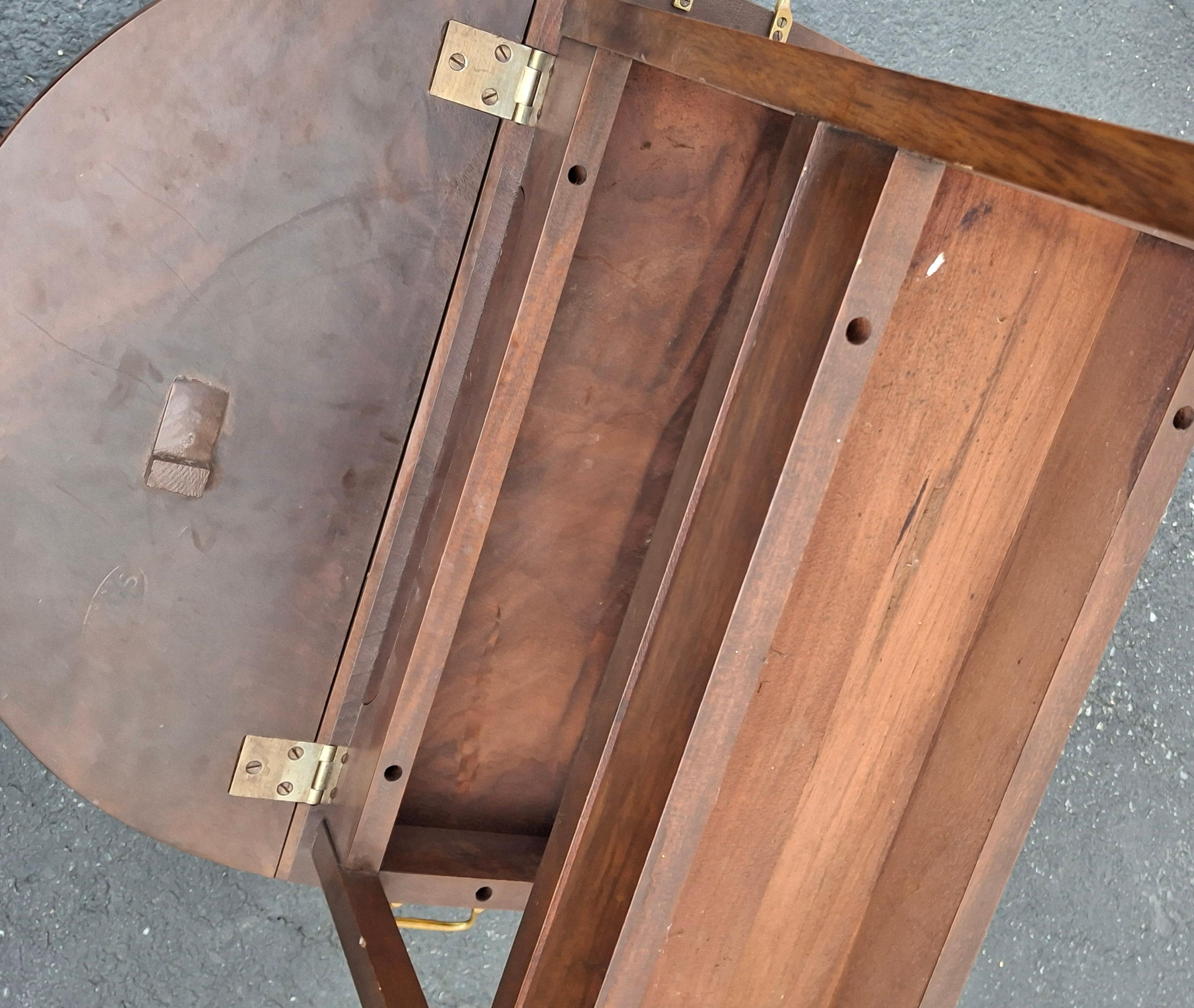 Pair of Biggs Furniture Regency Style Mahogany Drop-Leaf Serving Tables For Sale 2