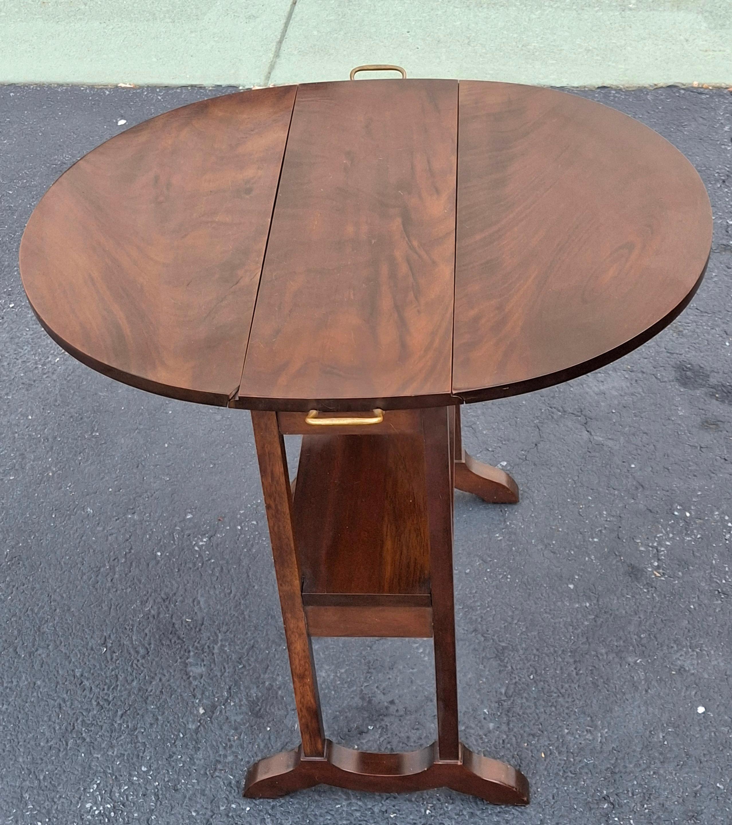 Pair of Biggs Furniture Regency Style Mahogany Drop-Leaf Serving Tables For Sale 4