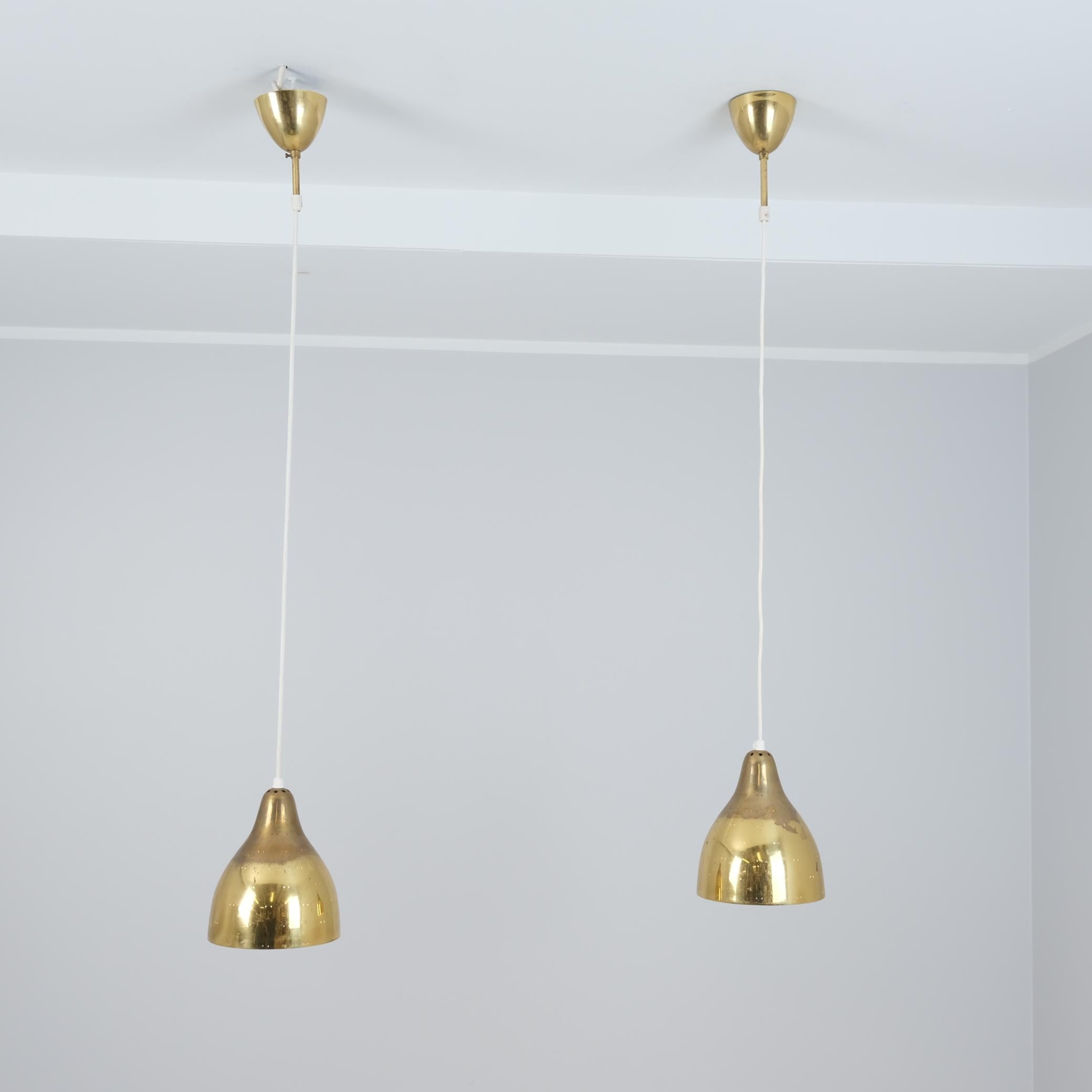 Pair of Bijou Perforated Brass Ceiling Pendants Model ER 84, Itsu 1950s In Good Condition For Sale In Helsinki, FI