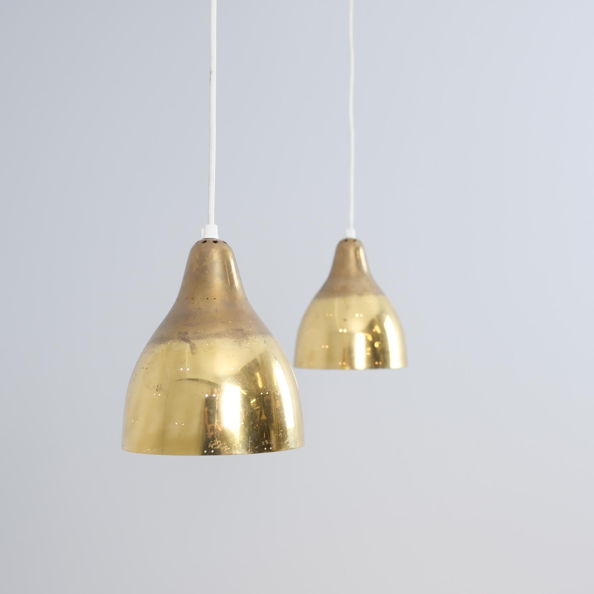 Mid-20th Century Pair of Bijou Perforated Brass Ceiling Pendants Model ER 84, Itsu 1950s For Sale