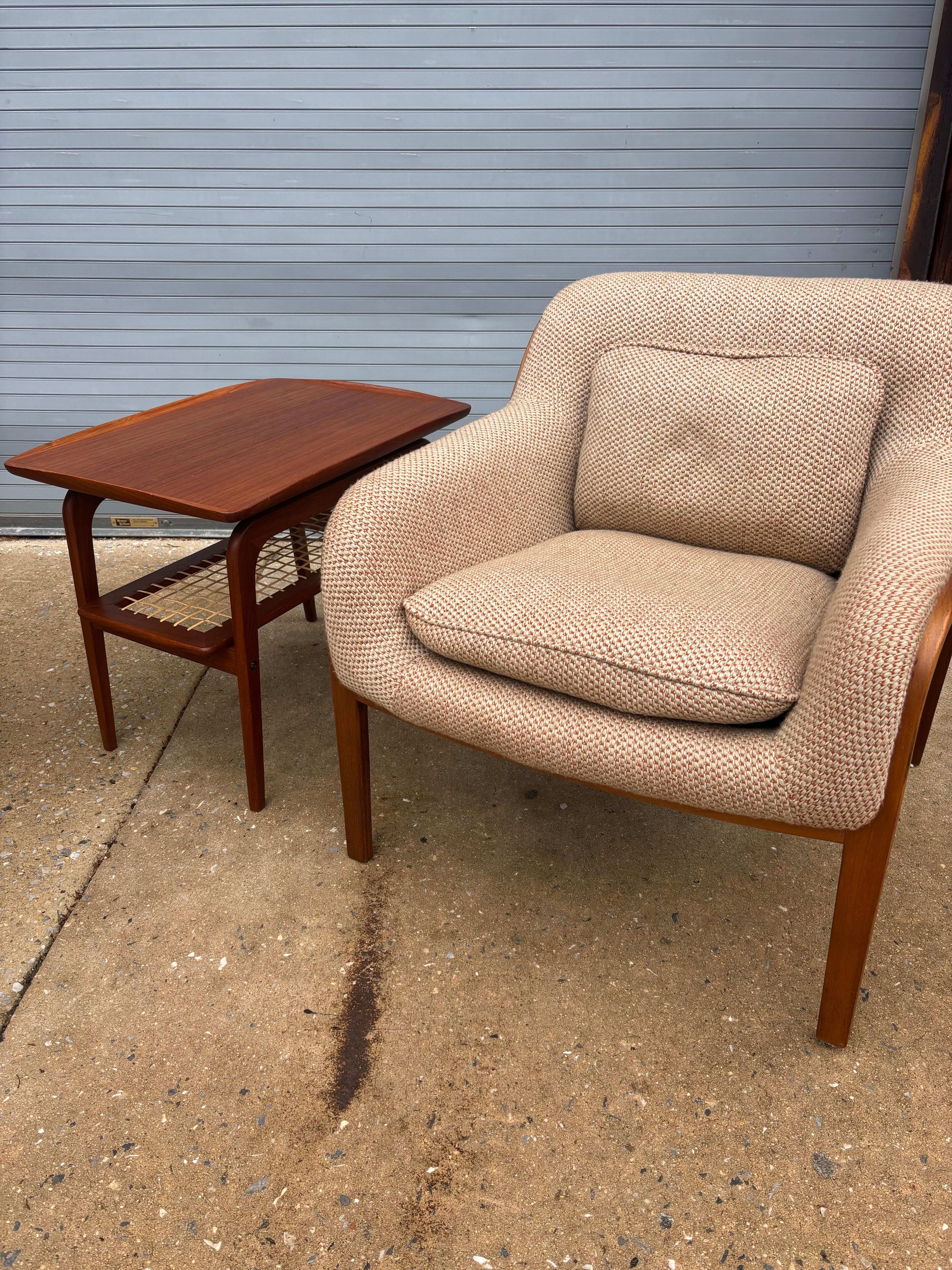 Pair of Bill Stephens for Knoll Lounge Chairs 5