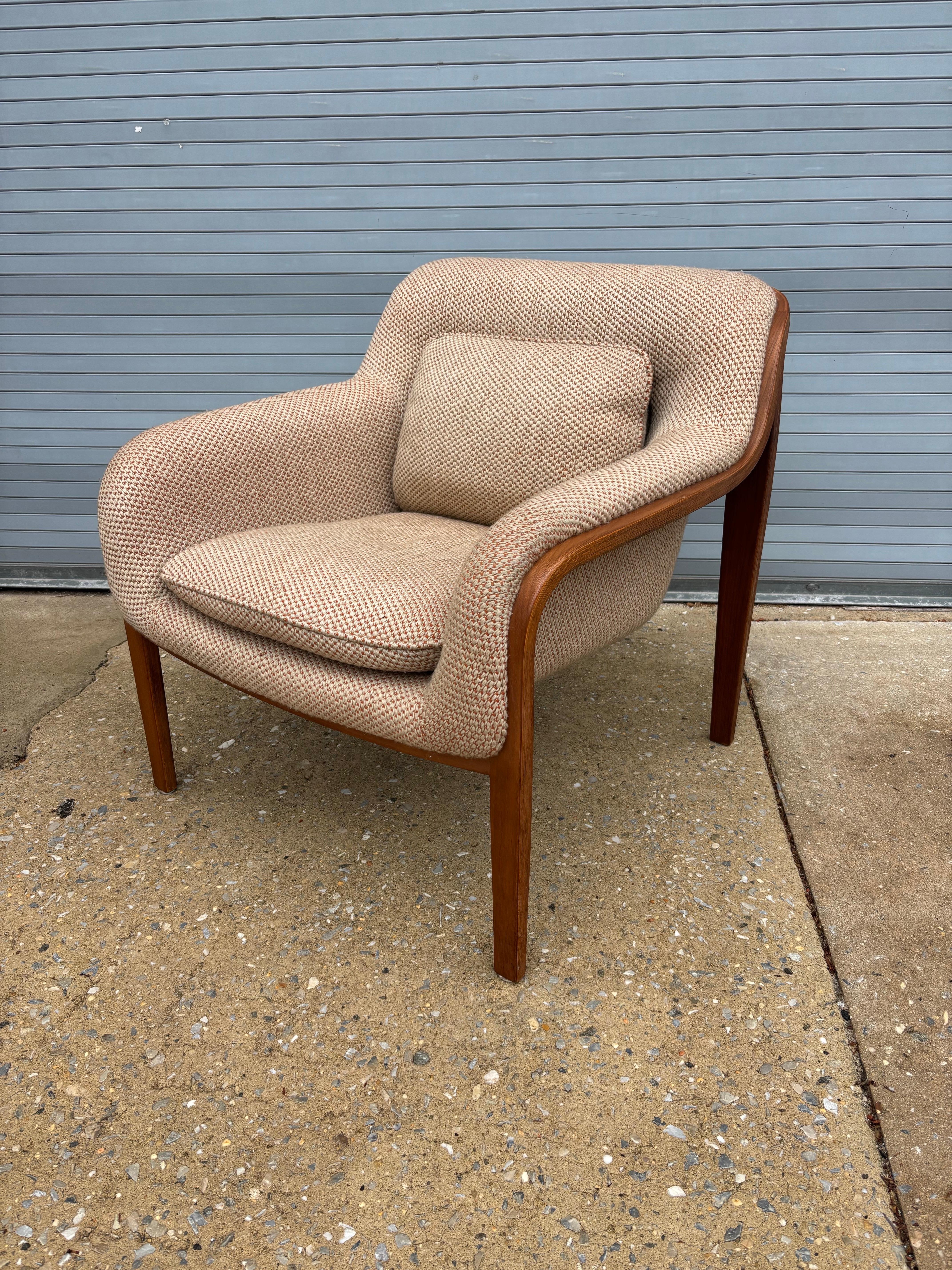 Mid-Century Modern Pair of Bill Stephens for Knoll Lounge Chairs