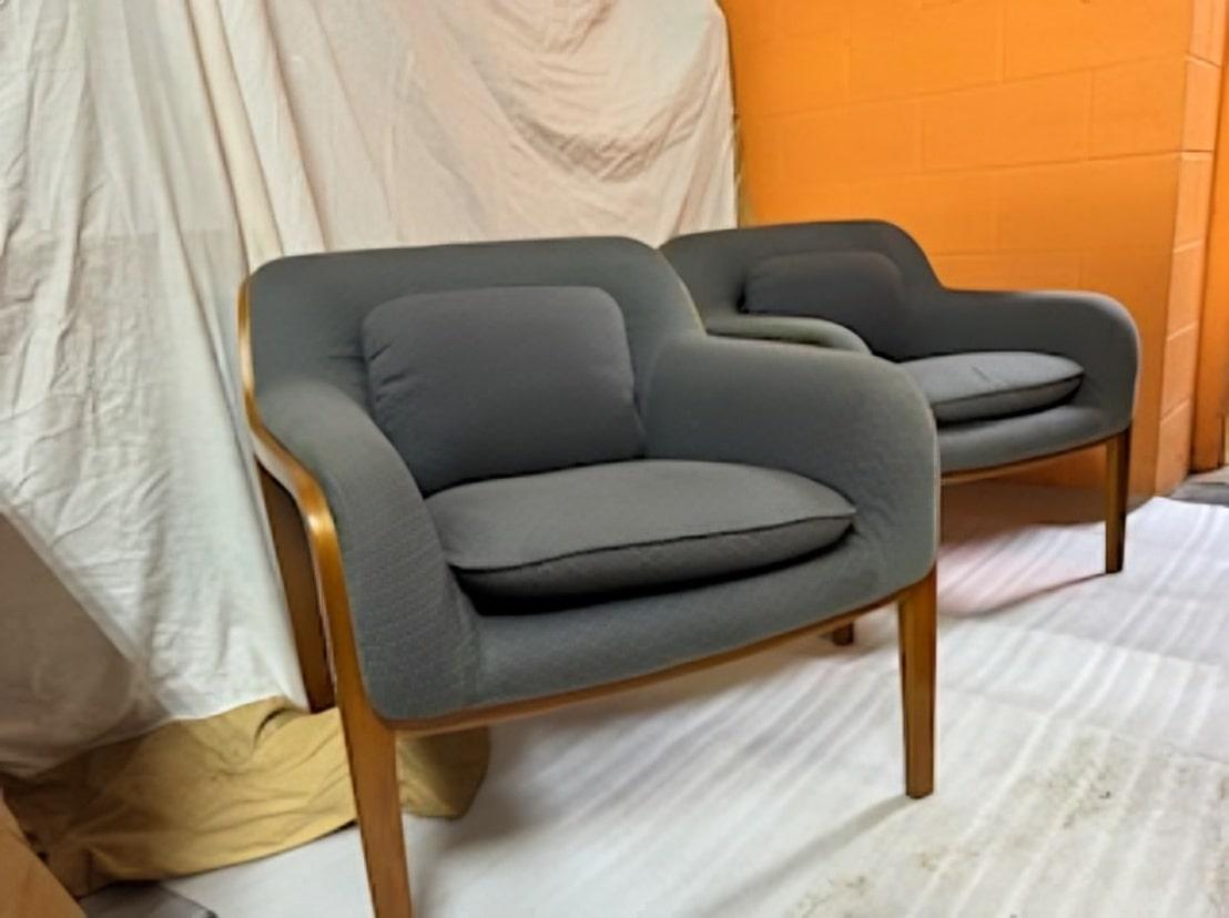 Pareja de sillones Bill Stephens para Knoll Desconocido en venta