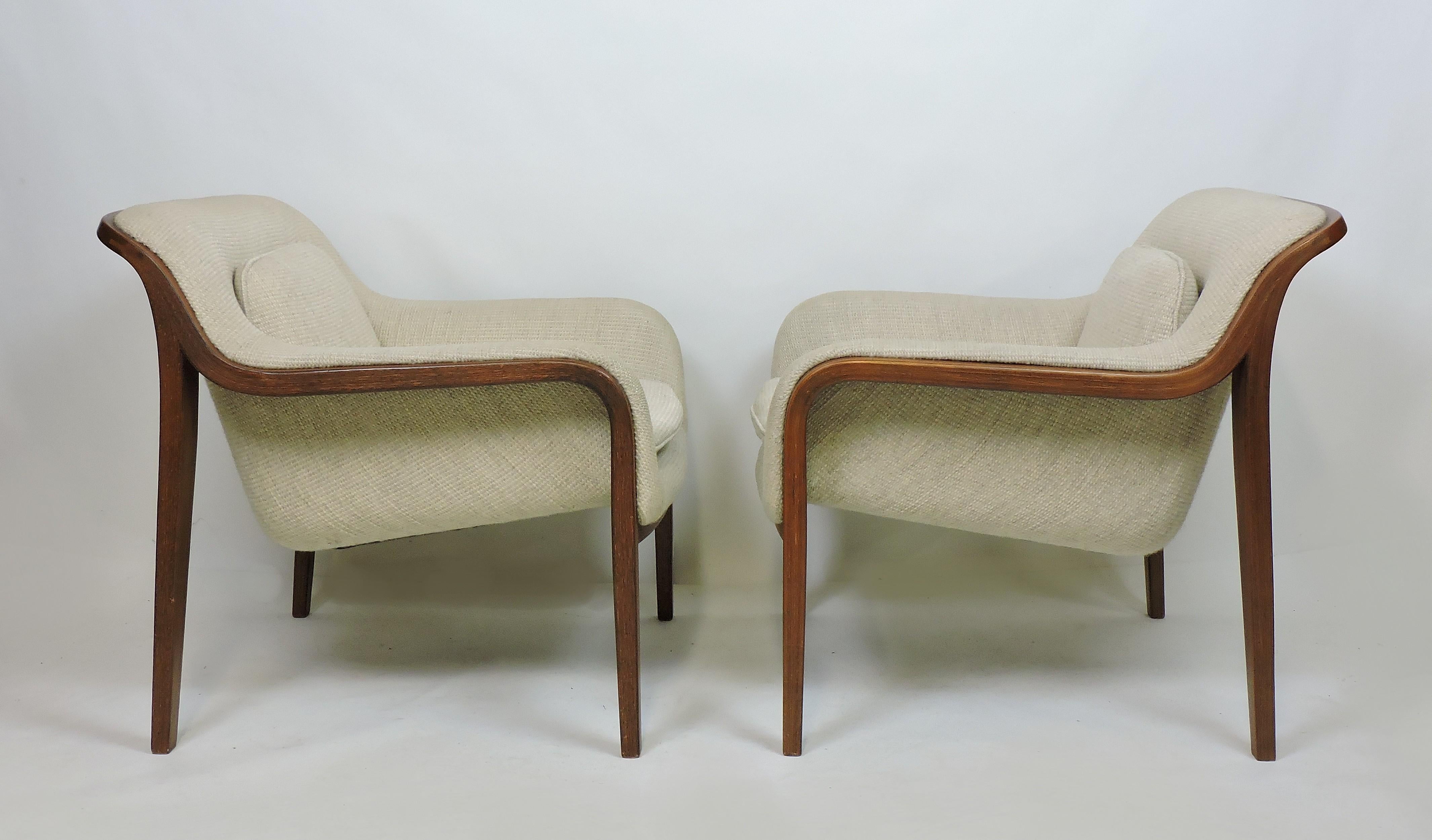Beautiful pair of model #1315 lounge chairs designed by Bill Stephens for Knoll. These chairs have graceful sculptural bentwood frames and are upholstered in the original oatmeal colored nubby upholstery. Knoll labels underneath.
We also have
