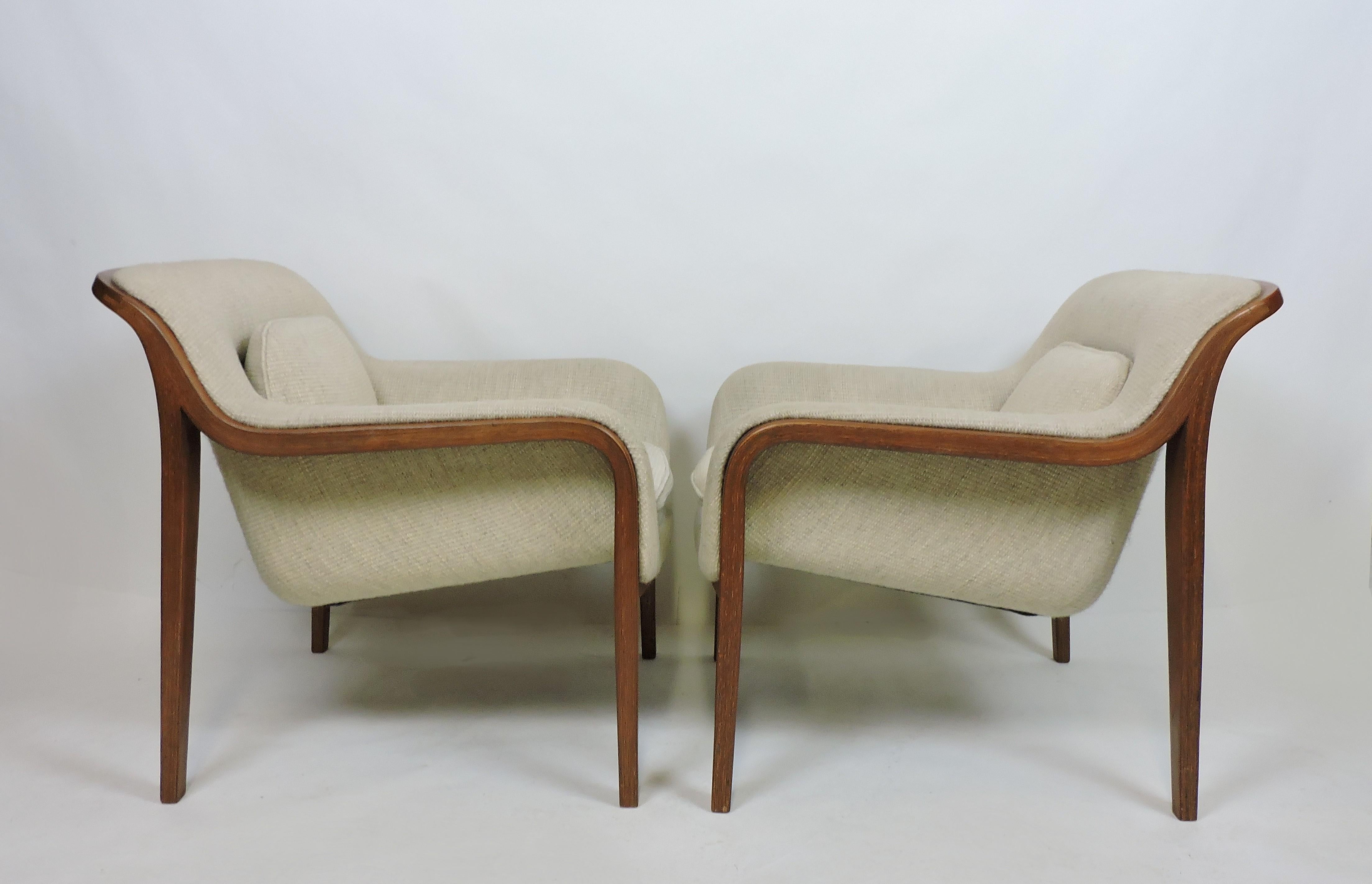Beautiful pair of model #1315 lounge chairs designed by Bill Stephens for Knoll. These chairs have graceful sculptural bentwood frames and are upholstered in the original oatmeal colored nubby upholstery. Knoll labels underneath.
   