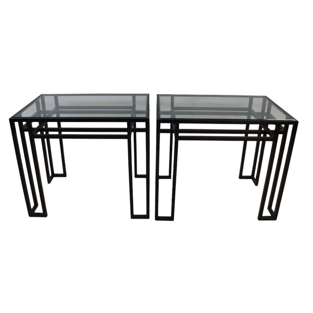 Tacheté Paire de tables d'appoint géométriques à plateau en verre Billy Baldwin en vente
