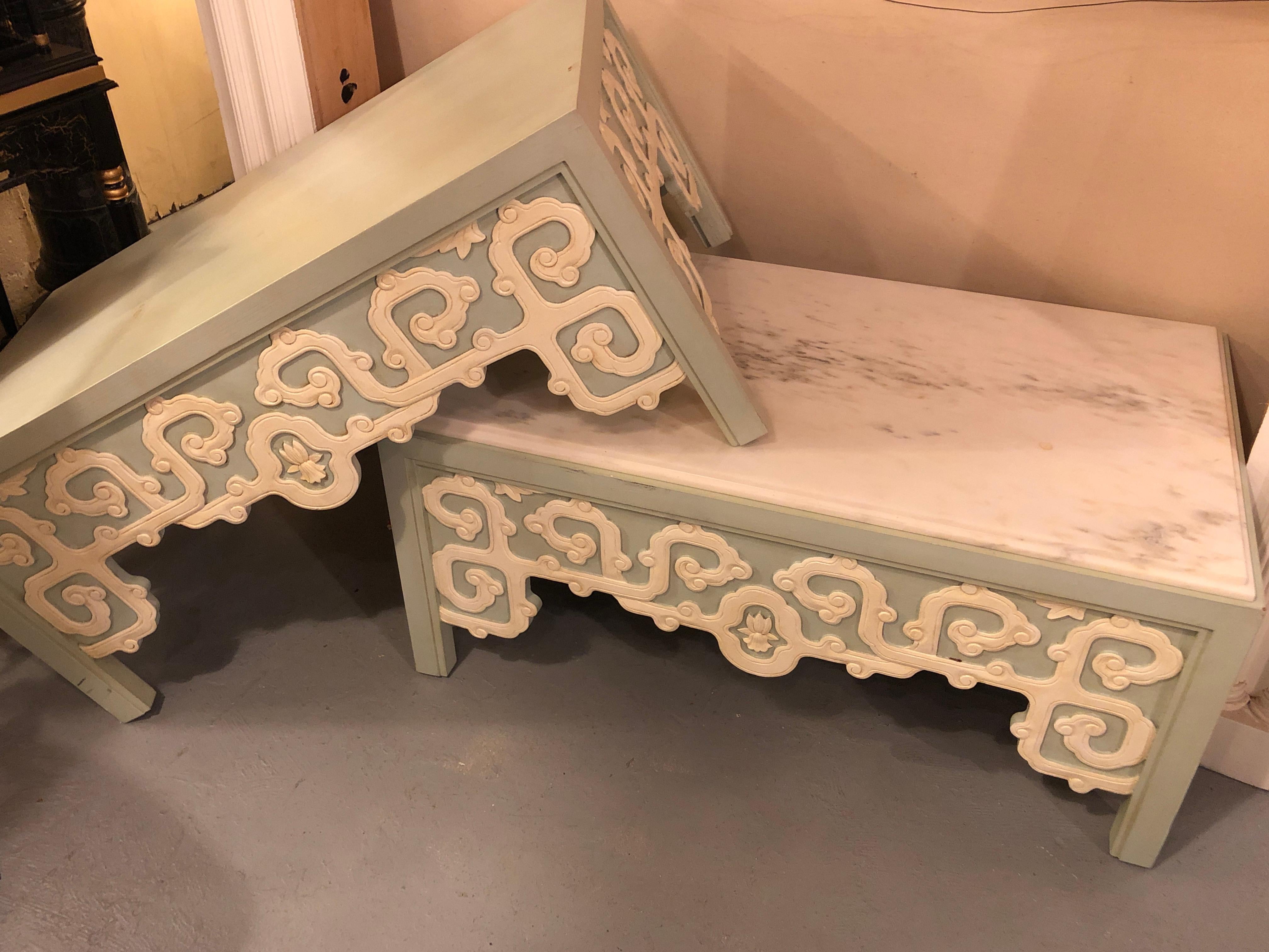 Pair of Billy Baldwin Style Coffee Tables in Hollywood Regency Style with Marble im Zustand „Gut“ in Stamford, CT