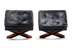 Pareja de taburetes X estilo Billy Baldwin en cuero de vaca negro y coñac c. Años 70