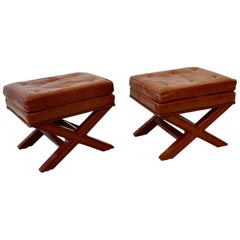 Paire de bancs/repose-pieds décoratifs Billy Baldwin en cuir Russet avec base en X