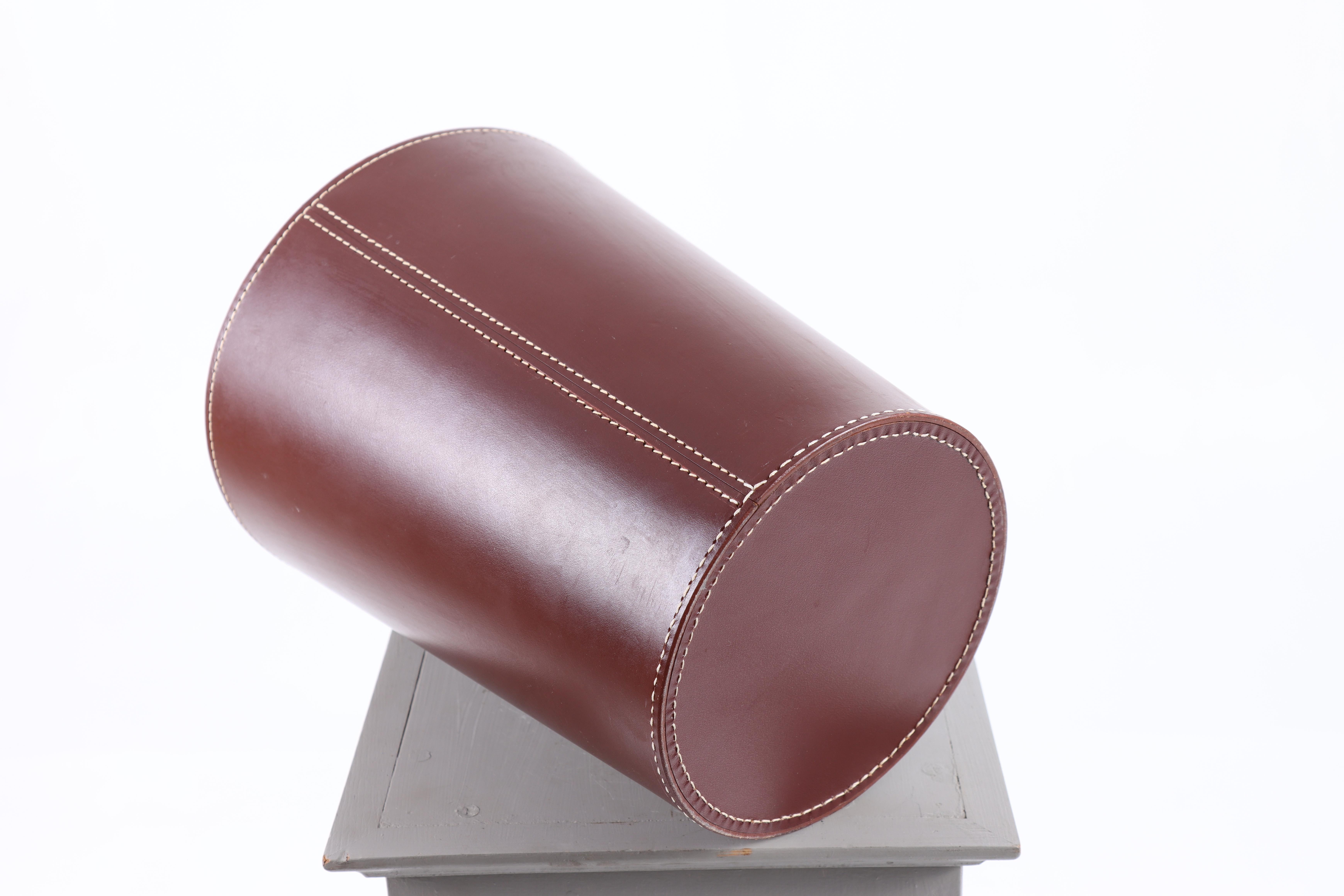 Danese Coppia di cestini in pelle patinata, Illum Bolighus, 1950, Dainsh Midcentury in vendita