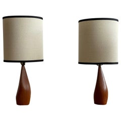 Paire de lampes danoises biomorphiques en teck par Ernst Henriksen