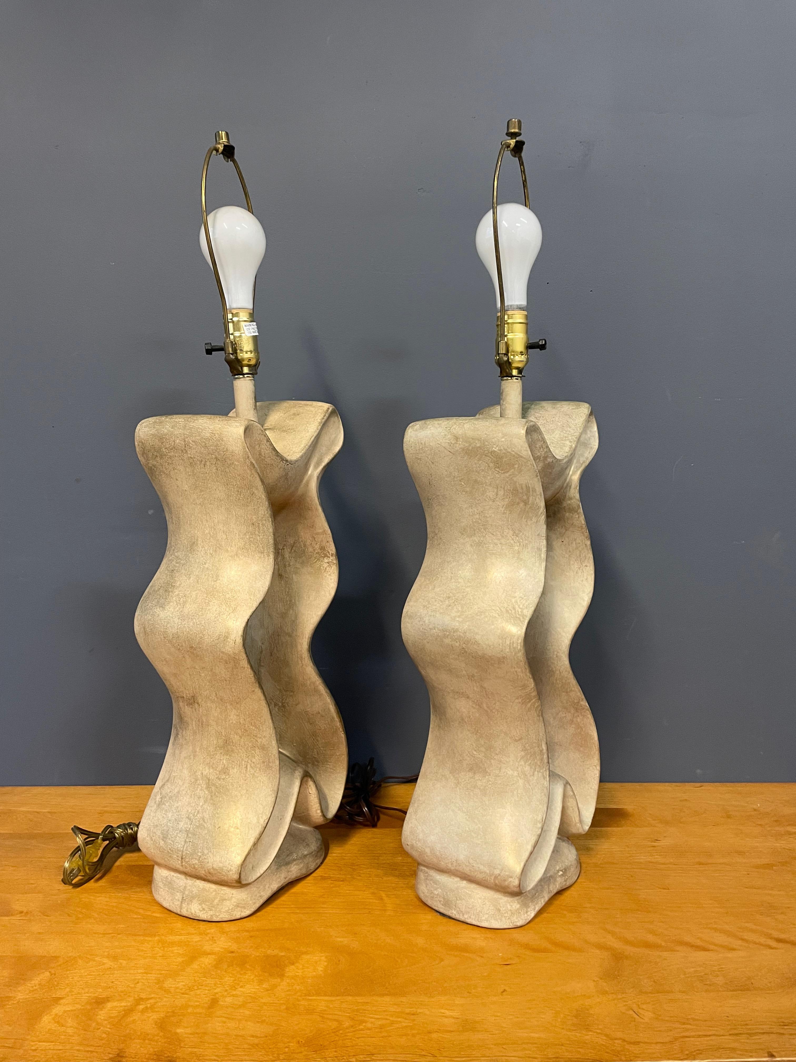 Pair of Biomorphic Post Modern Ribbon Form Ceramic Lamps by Jaru In Good Condition In Philadelphia, PA