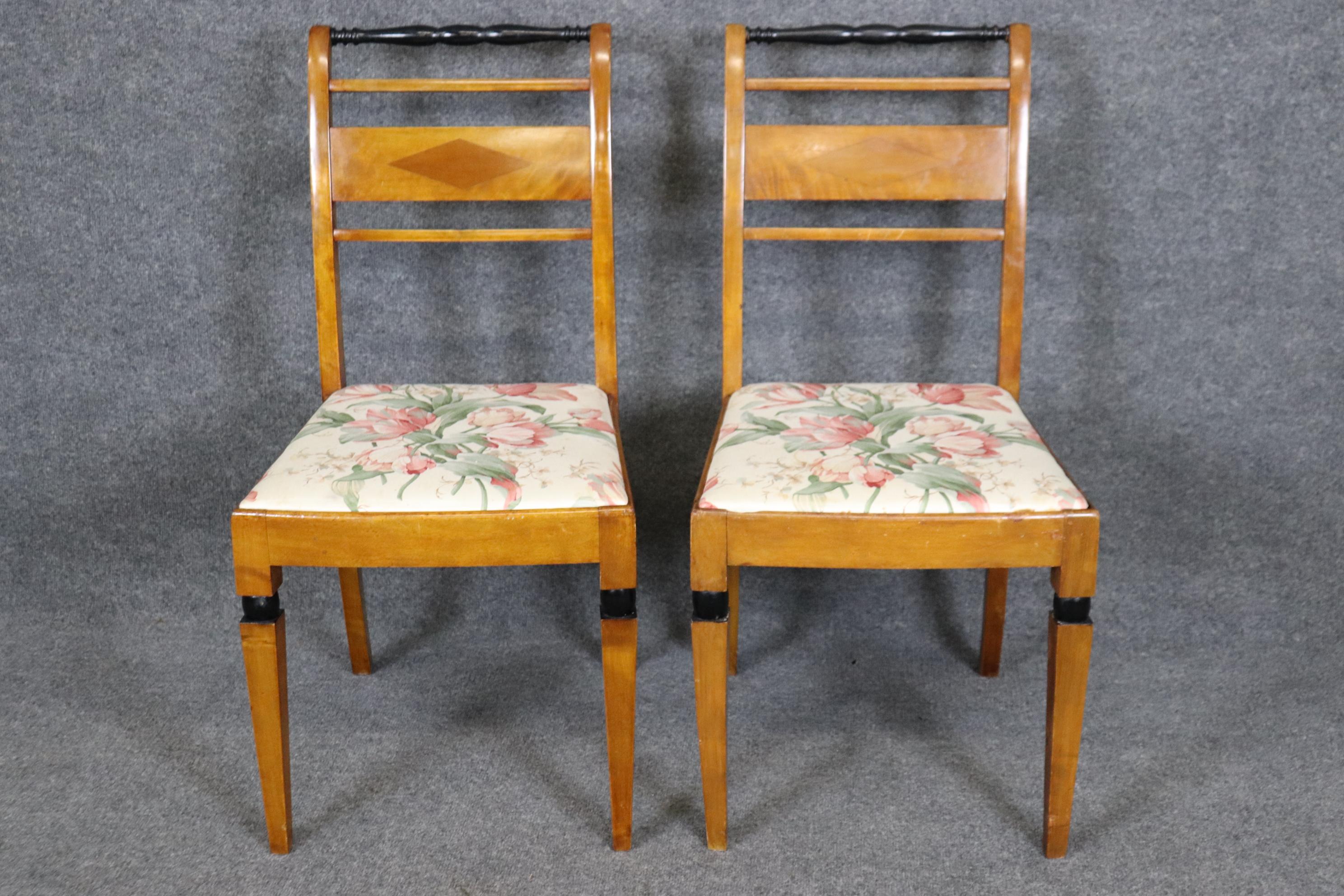Pair of Birch Antique Biedermeier Style Side chairs with Ebonized Accents In Good Condition For Sale In Swedesboro, NJ