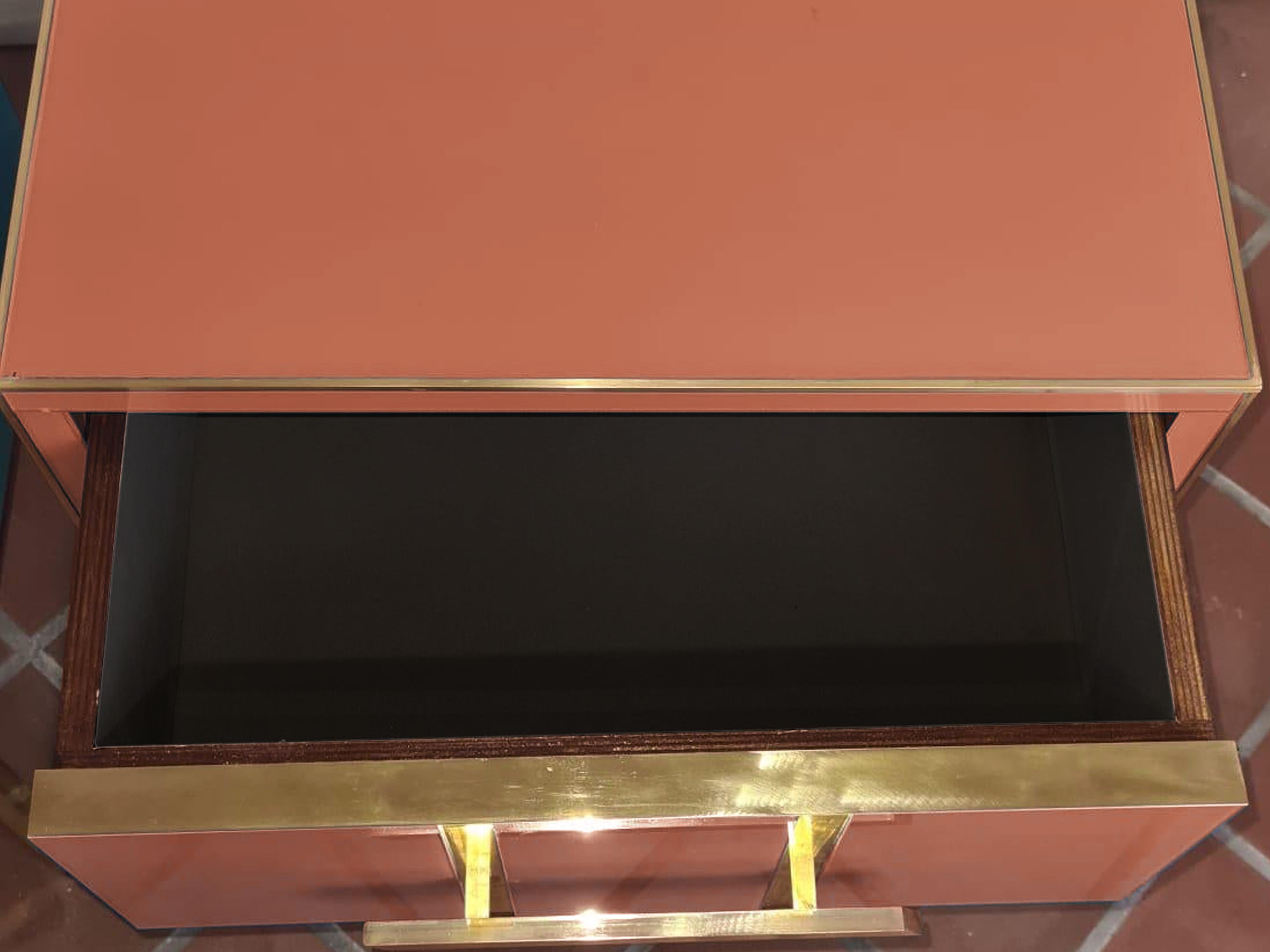 Modern Pair of Birch Bedside Tables, Red Beige Mirror Glass & Brass Insert, 1950s Style For Sale