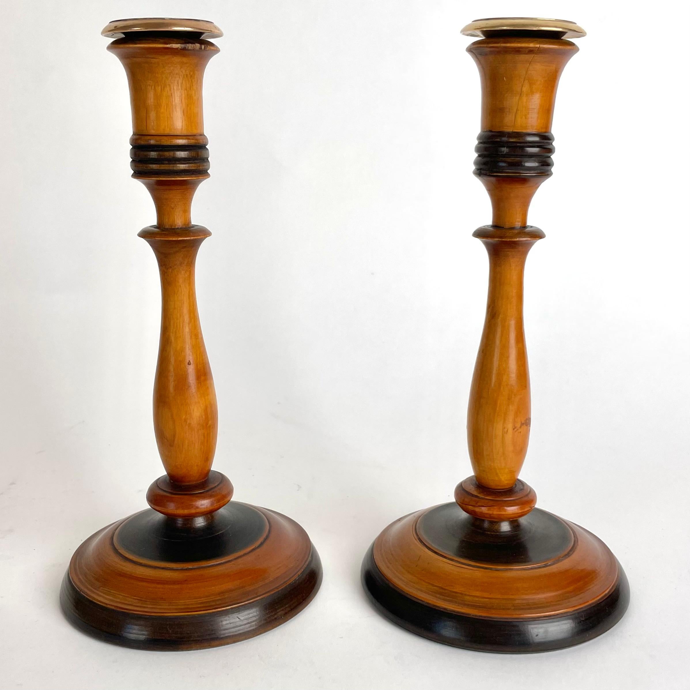 A pair of charming Birch Candlesticks in Swedish Karl-Johan (Swedish Empire) from the 1820s-1830s. Made in light birch with darker details and brass light cuffs. Minor crack in the light holder. See picture


Wear consistent with age and use 
