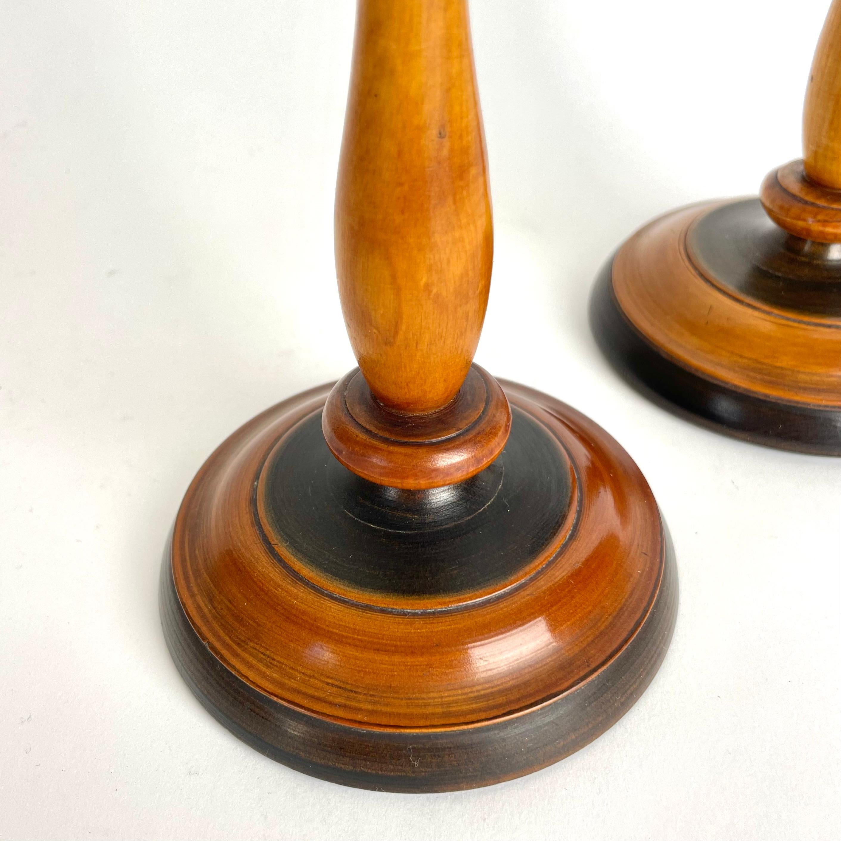 Pair of Birch Candlesticks in Swedish Karl-Johan from the 1820s-1830s In Good Condition For Sale In Knivsta, SE
