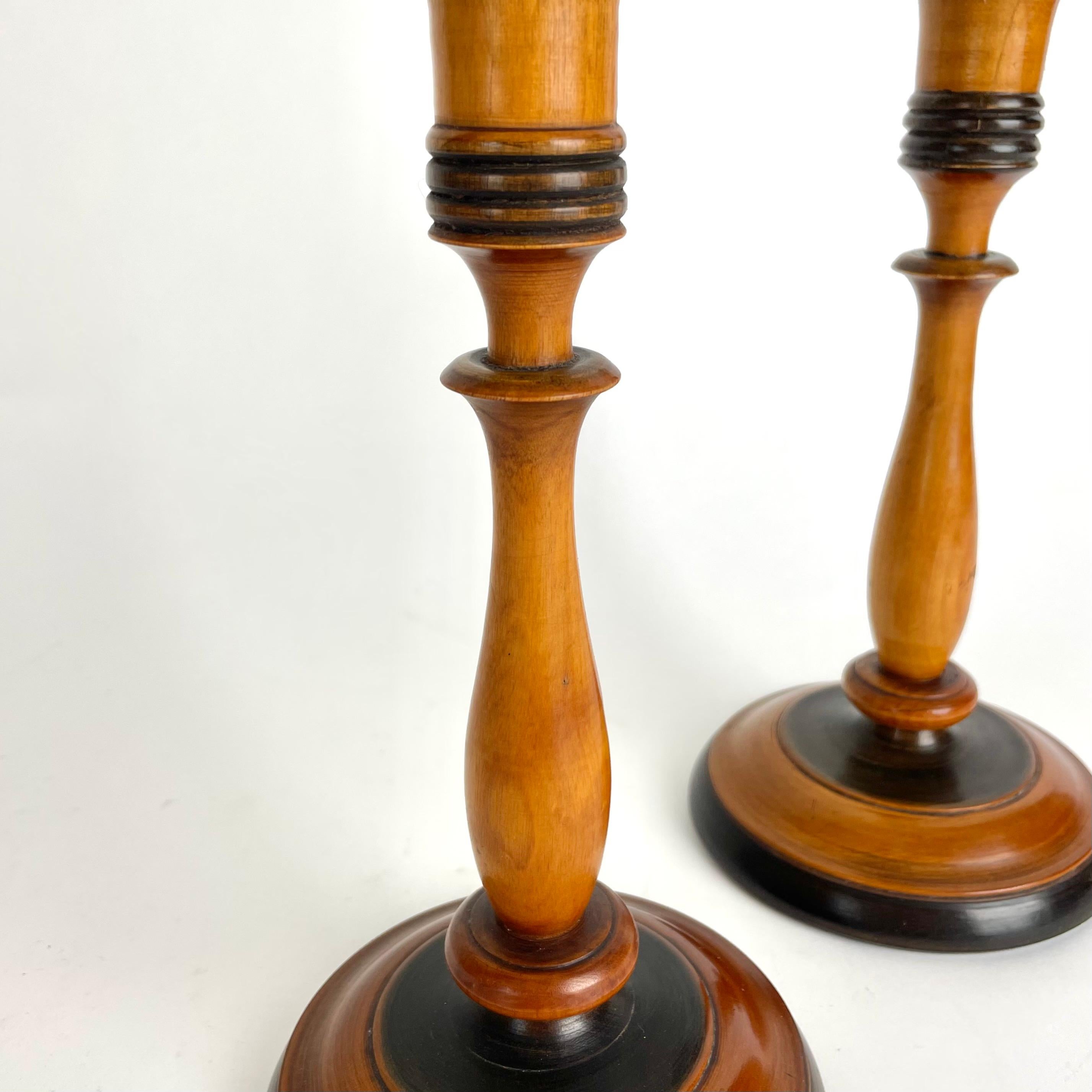 Early 19th Century Pair of Birch Candlesticks in Swedish Karl-Johan from the 1820s-1830s For Sale
