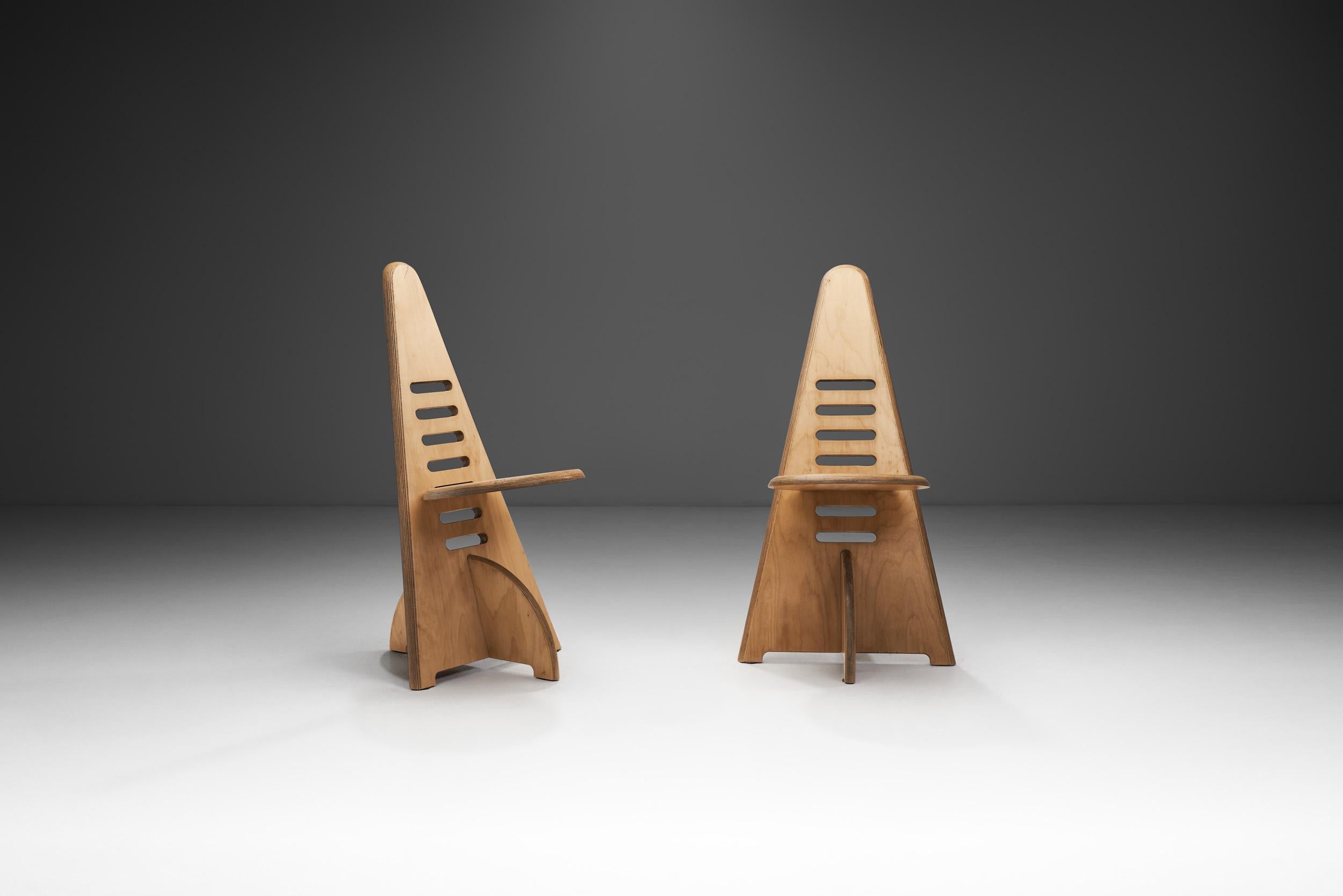 Cette paire de chaises 