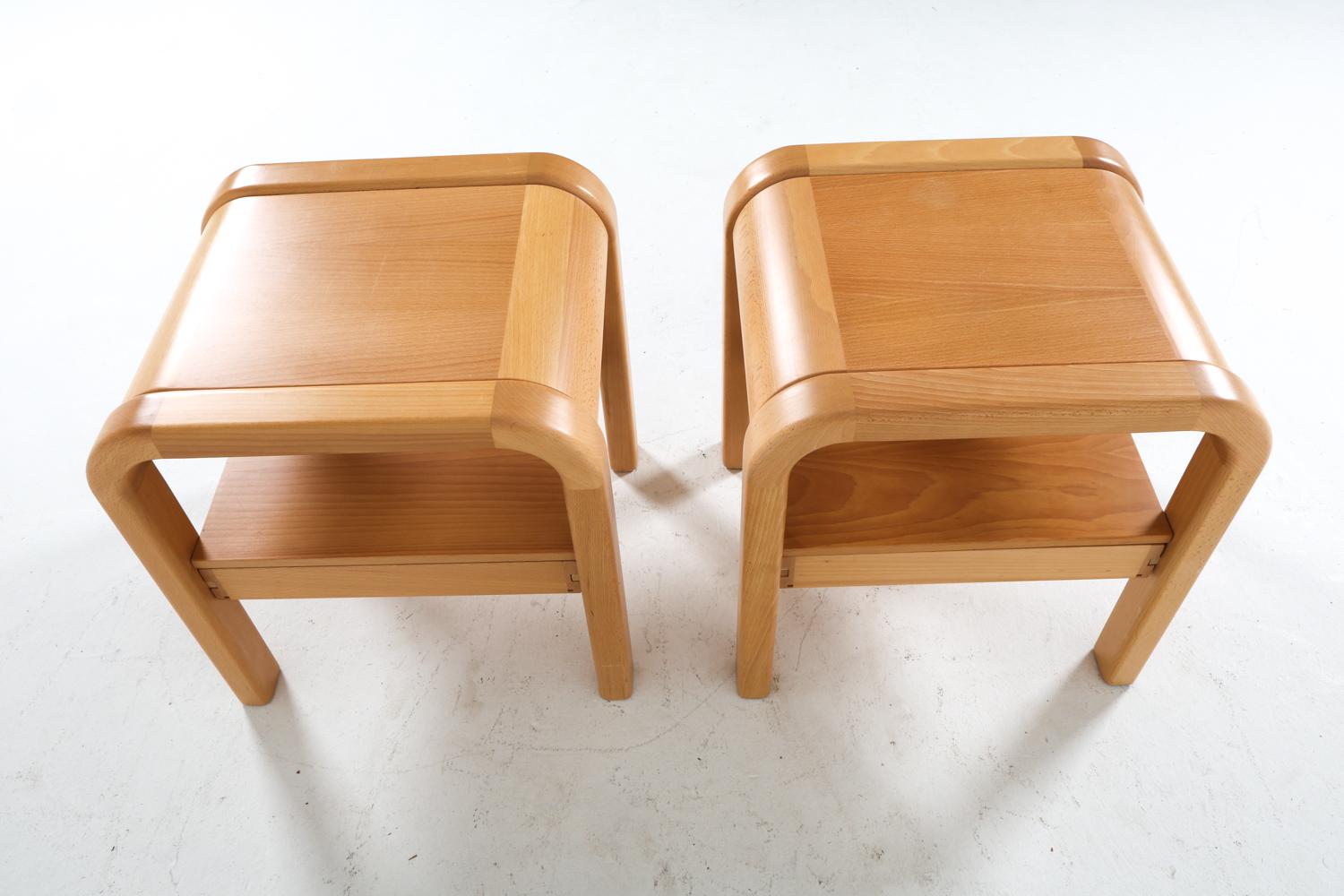 Paire de tables de nuit en bouleau A.I.C. C. 1980 en vente 5