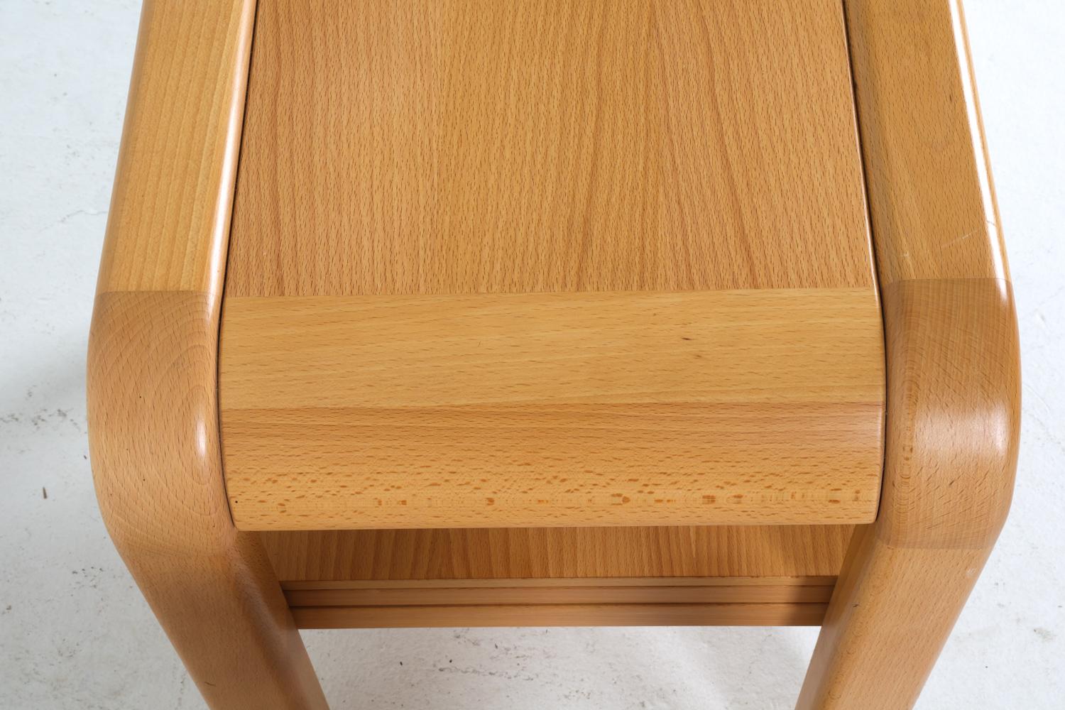 Paire de tables de nuit en bouleau A.I.C. C. 1980 en vente 10