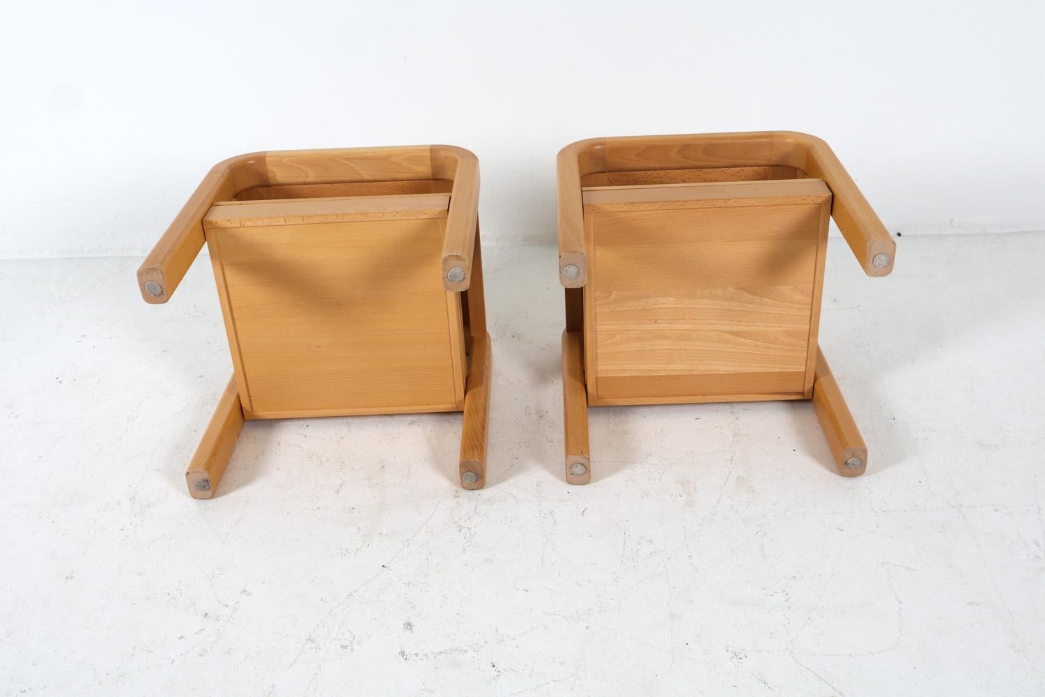 Paire de tables de nuit en bouleau A.I.C. C. 1980 en vente 11