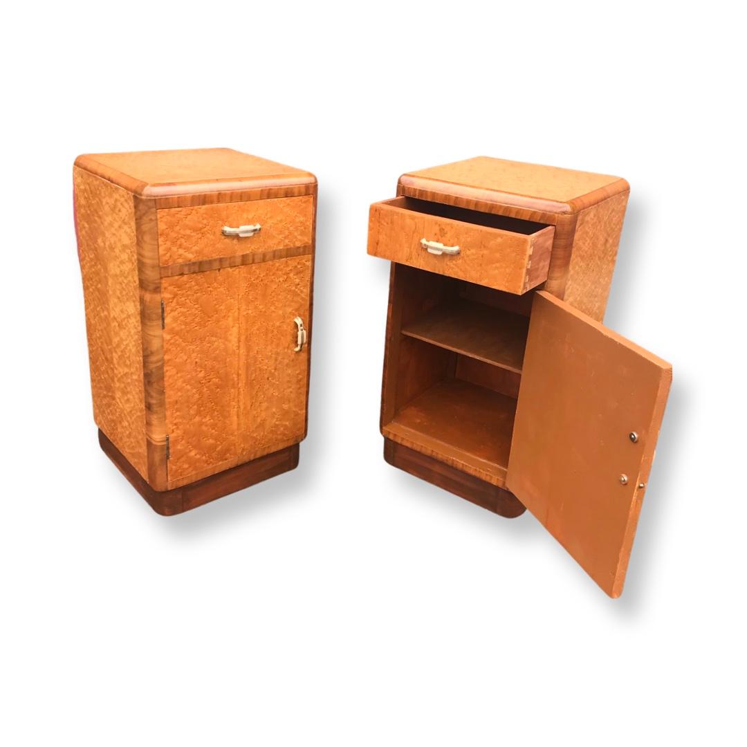 Pair of Bird’S-Eye Maple Art Deco Nightstands/Bedside Cabinets In Good Condition In Barnstaple, GB
