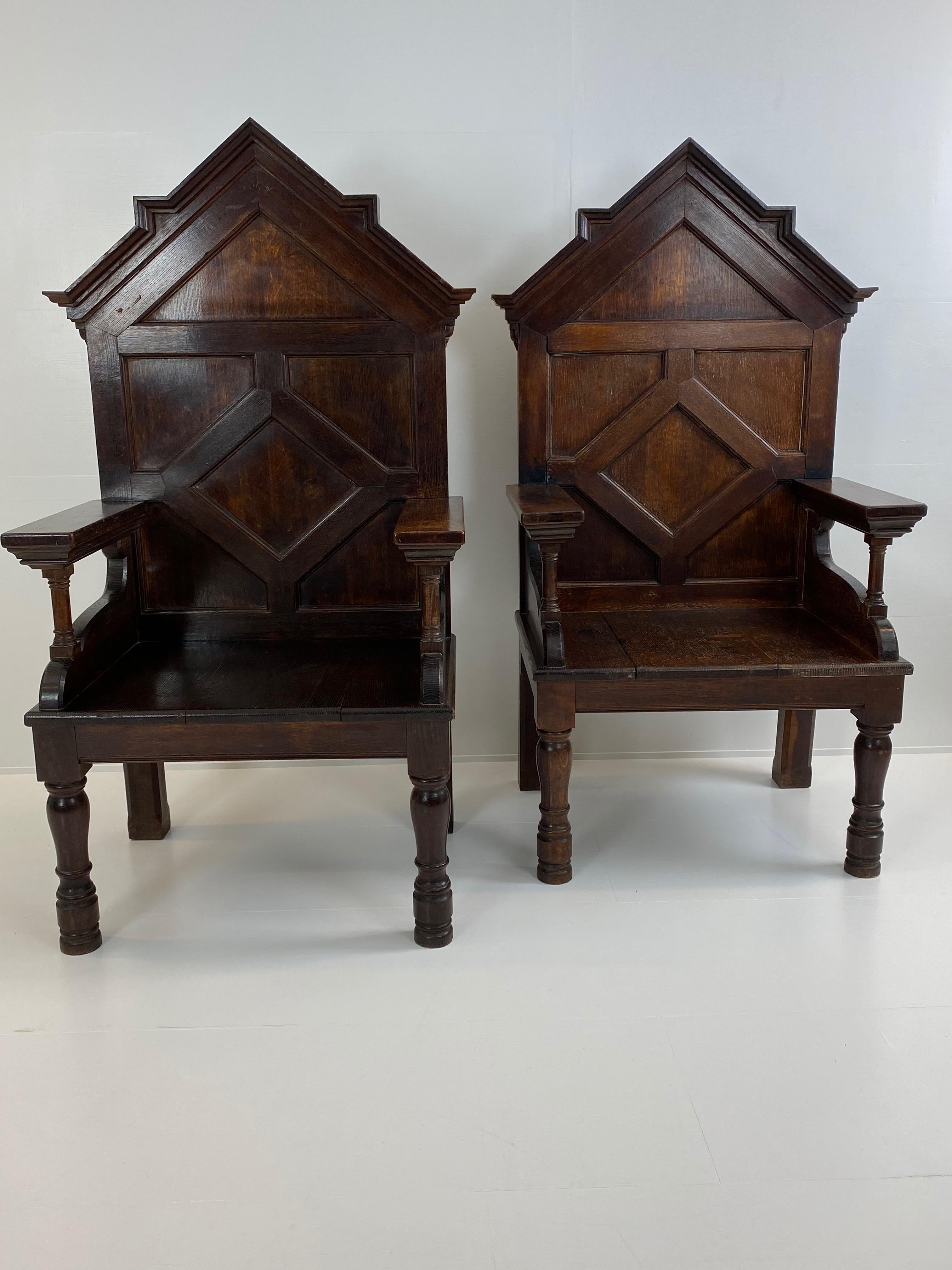 Pair of Bischop Chairs in Oak In Good Condition In Schellebelle, BE