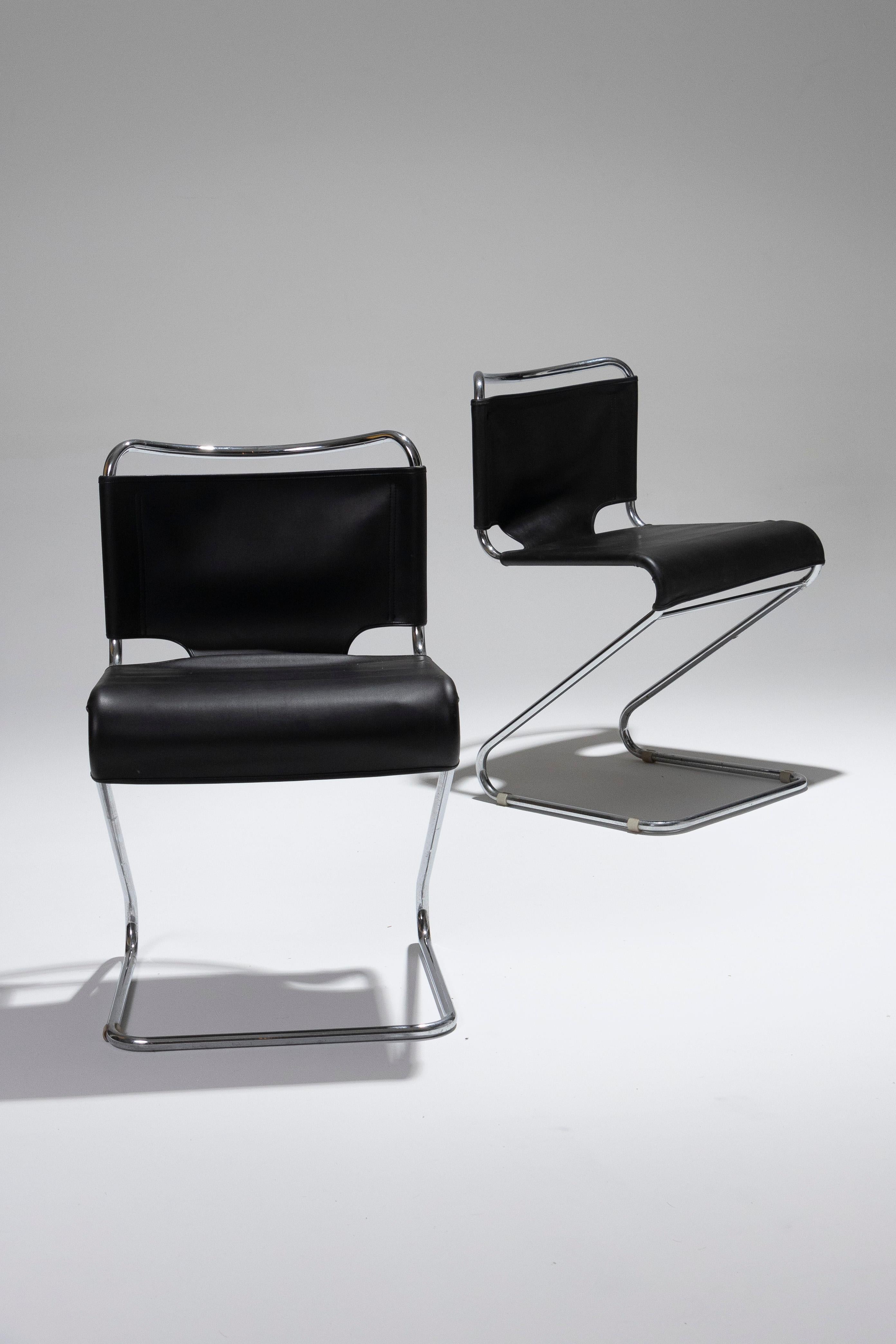 Paire de chaises en cuir noir 