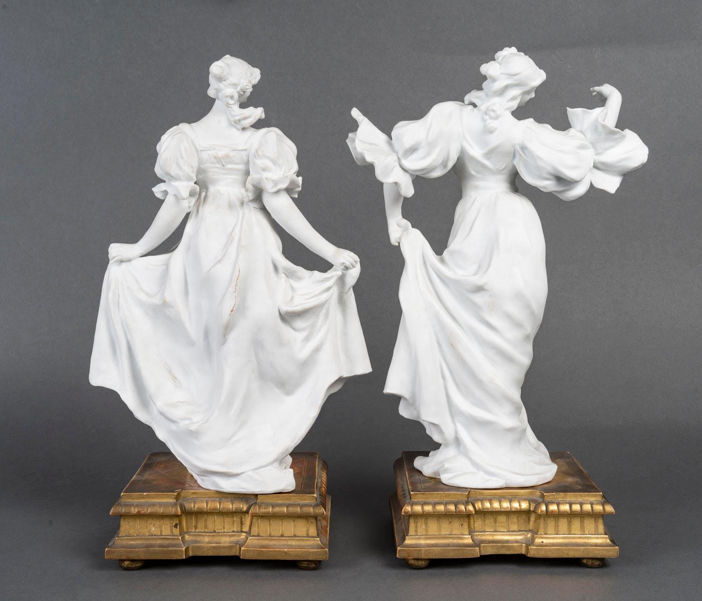 Pair of Biscuit Sculptures, 1900, on an Attractive Gilded Carved Wood Base. In Good Condition For Sale In Saint-Ouen, FR
