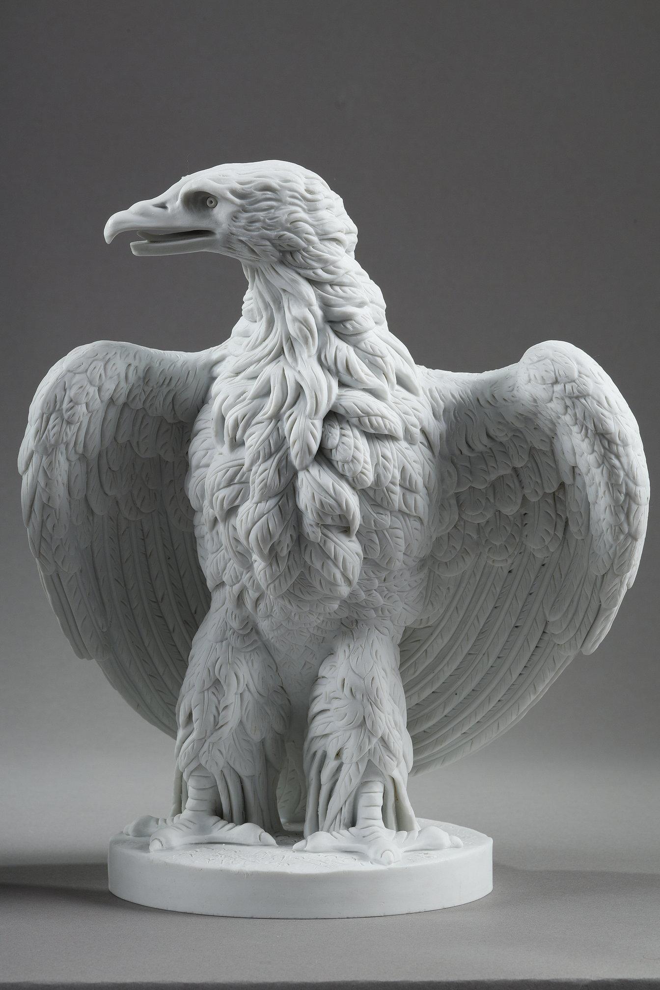 Metà XIX secolo Coppia di sculture in biscuit raffiguranti aquile di Napoleone III in vendita