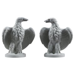 Paire de sculptures en biscuit représentant des aigles de Napoléon III