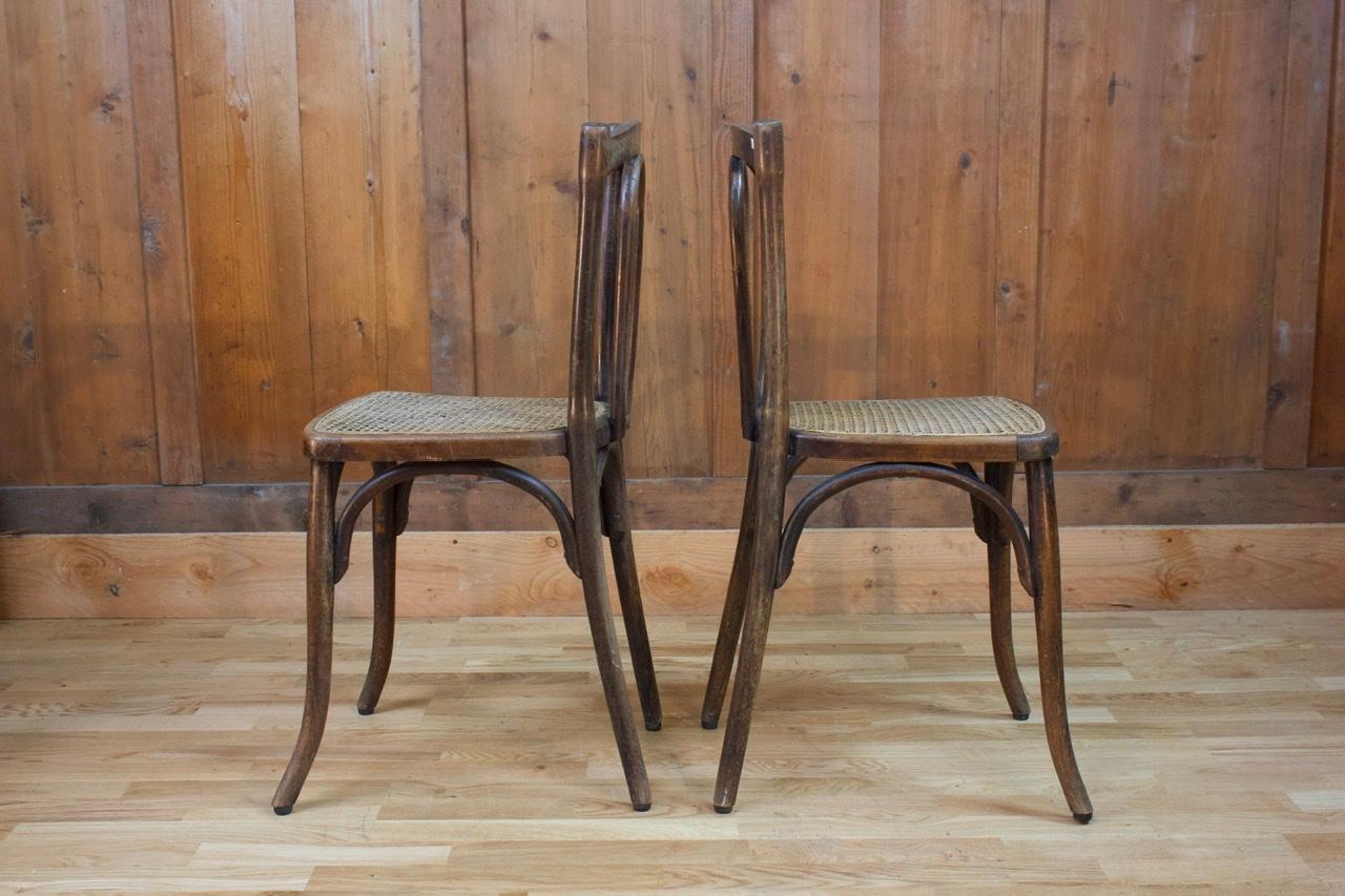 Français Paire de chaises Bistro Technique du bois cintré, 20ème siècle, France en vente