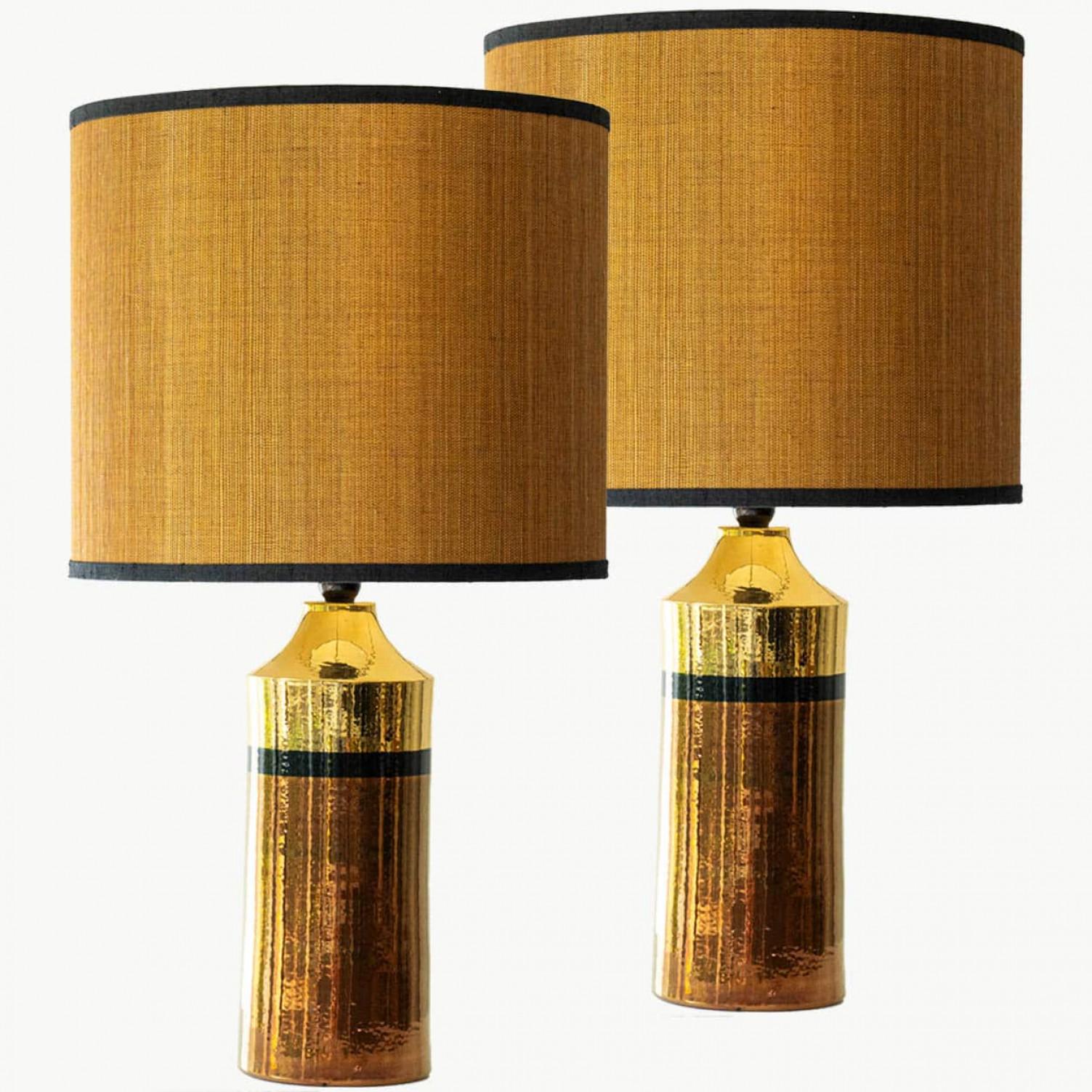 Pair of  heavy quality ceramic table floor lamp by Bittosi, 1970s.

This  lamp base brings refined elegance and rich visual appeal to any interior. With its beautiful shape, it offers a unique presence.

This base with shinny gold shades fits