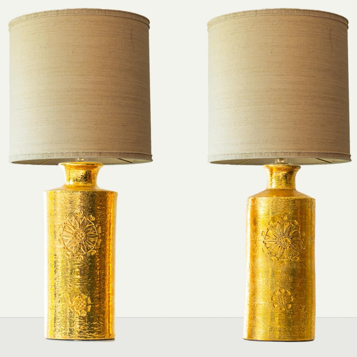 Mid-Century moderno Pair of Bitossi Ceramic FLoor Table Lamps, Silk Lampshade by R. Houben in vendita