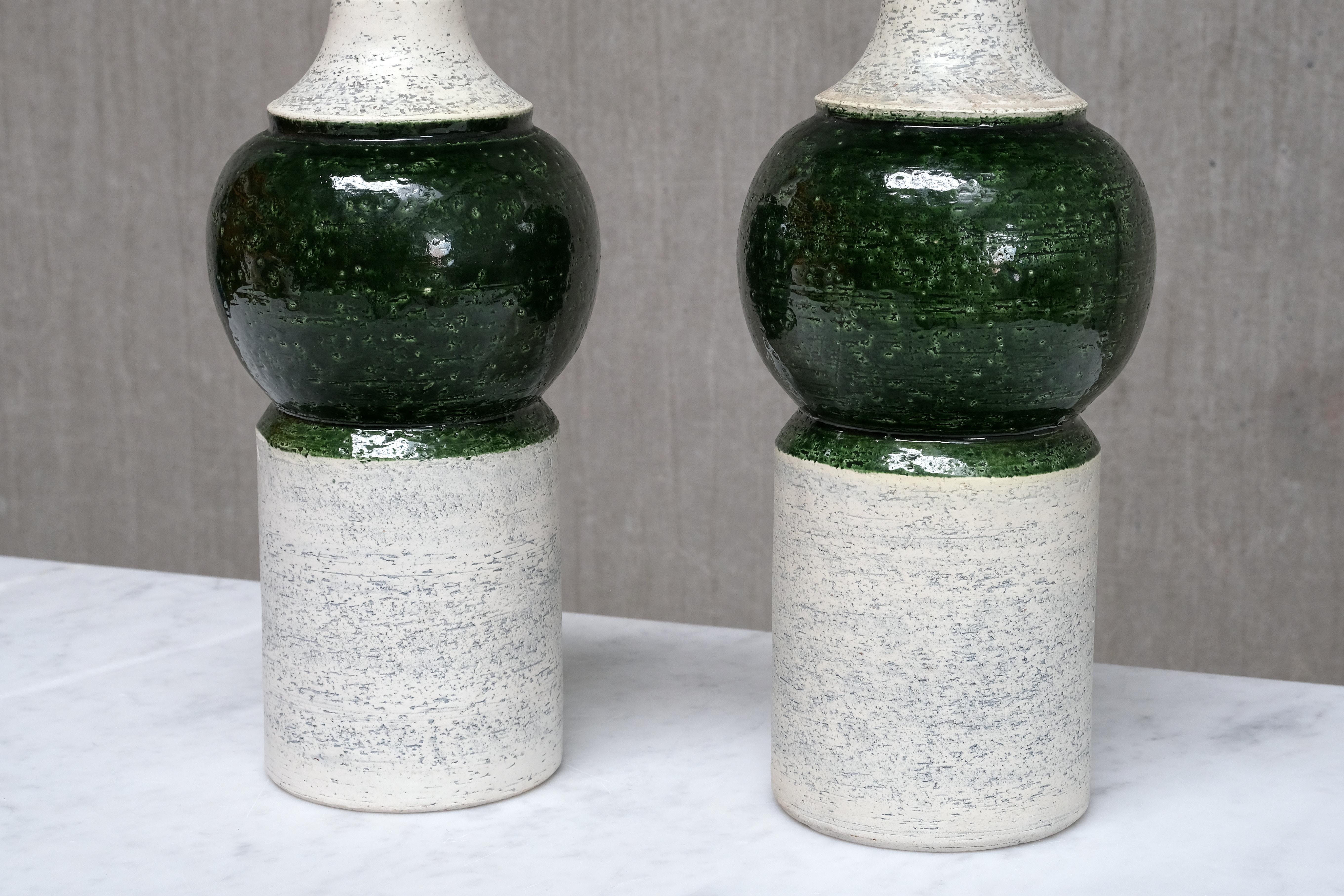 Mid-Century Modern Paire de lampes de table en céramique Bitossi avec sphères émaillées vertes, Bergboms, 1960 en vente