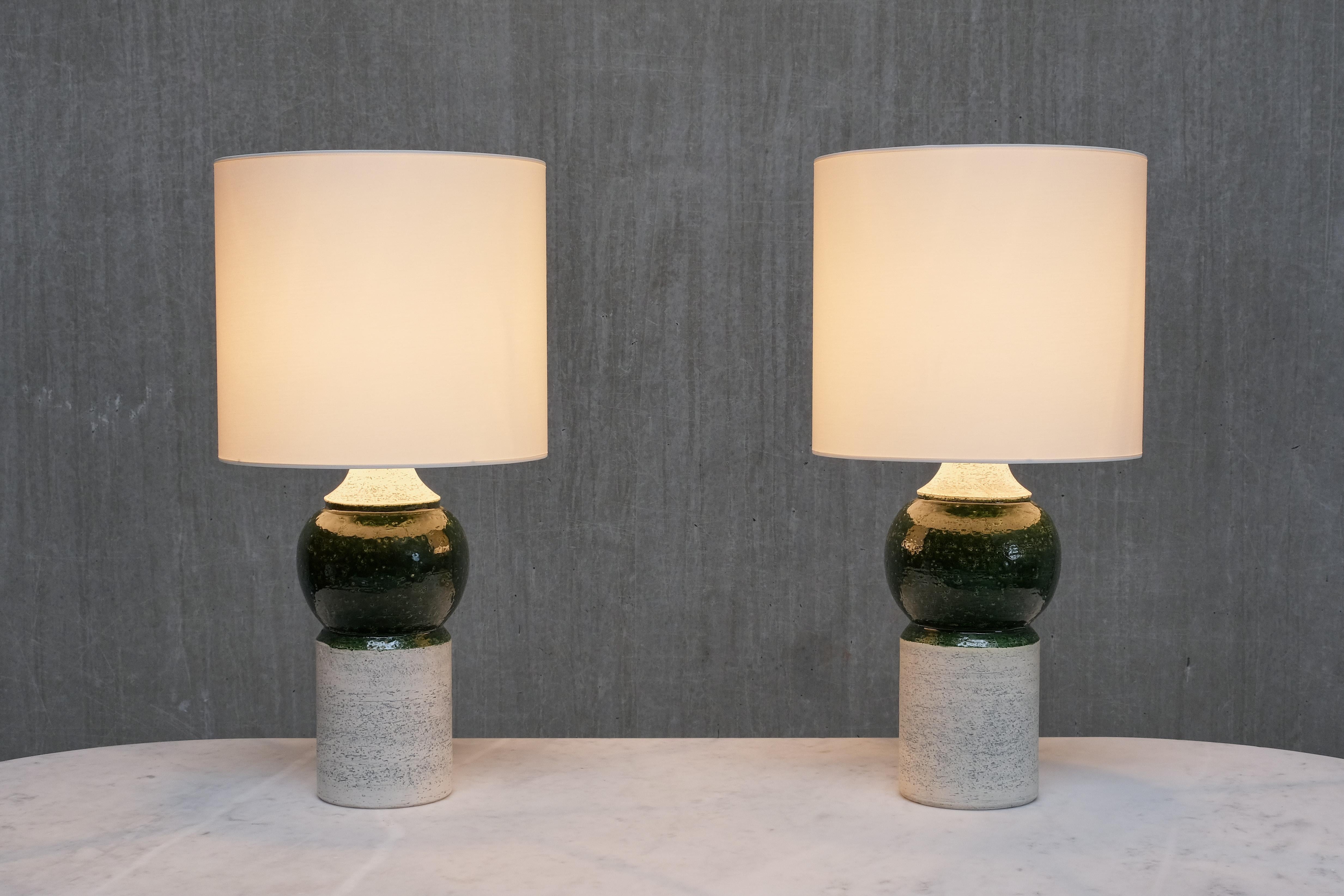 italien Paire de lampes de table en céramique Bitossi avec sphères émaillées vertes, Bergboms, 1960 en vente