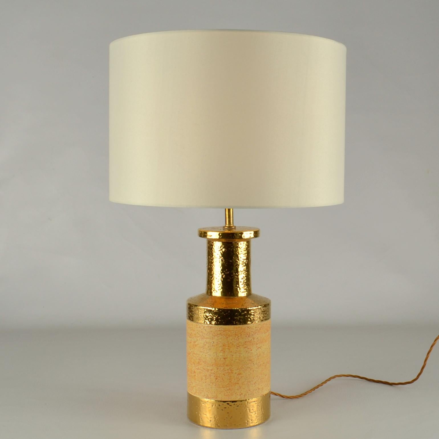 Pair of Bitossi Gold and Stoneware Ceramic Italian Table Lamps In Excellent Condition For Sale In London, GB
