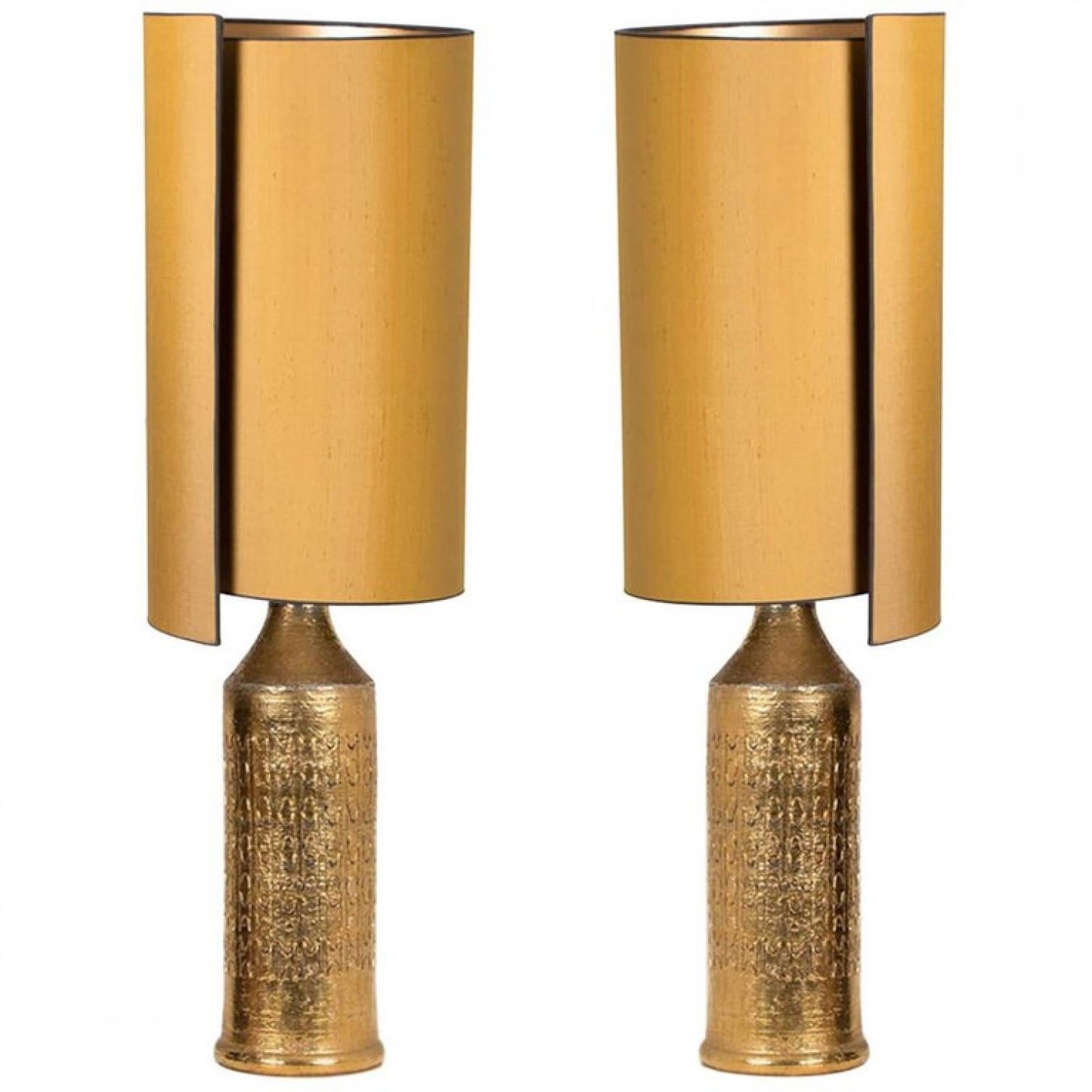 20ième siècle Paire de lampes Bitossi pour Bergboms, avec des abat-jours en soie faits sur mesure par Rene Houben en vente