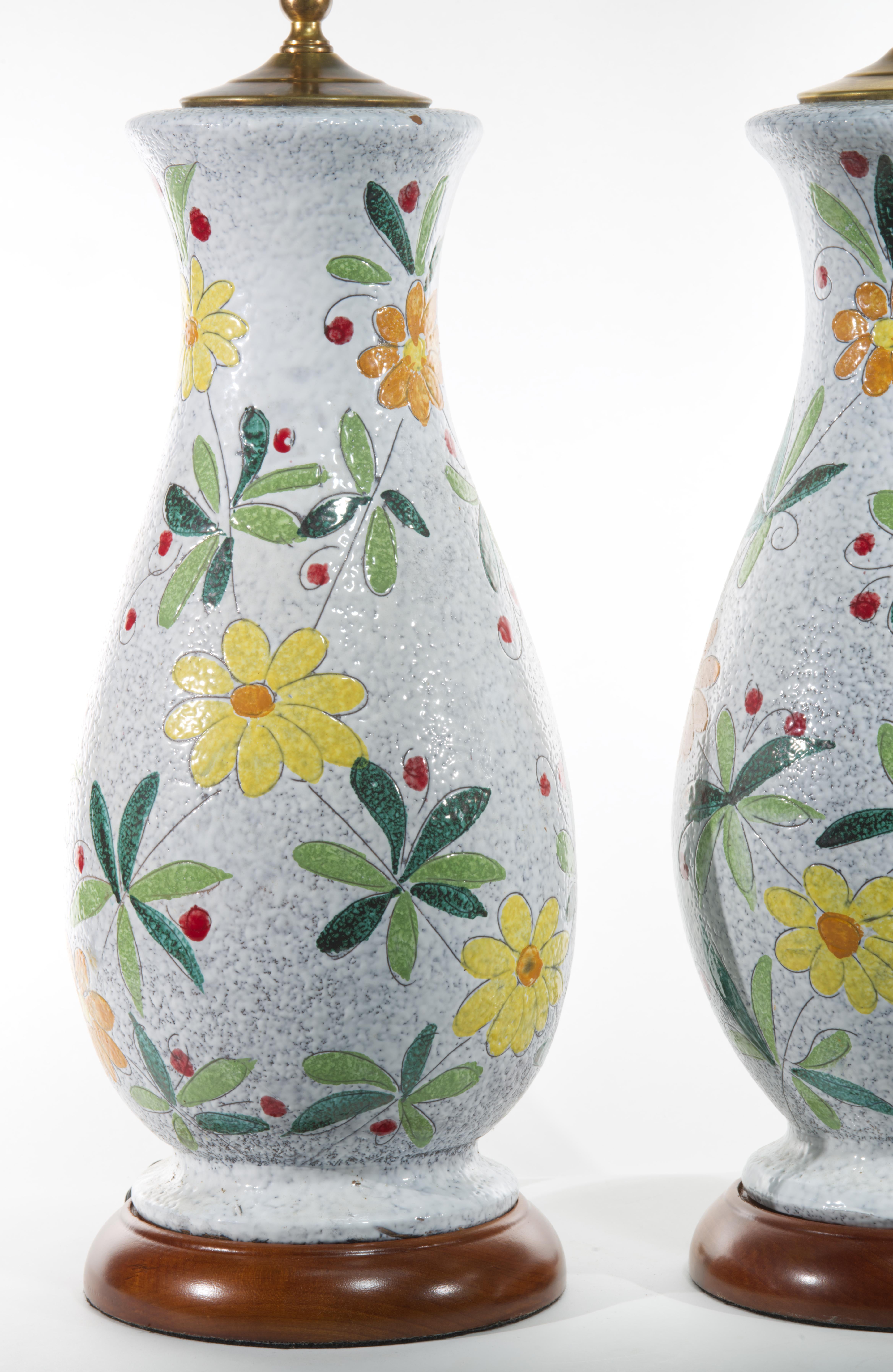 Paar Bitossi Majolika große Urnen-Tischlampen, Blumendekor (Italienisch) im Angebot