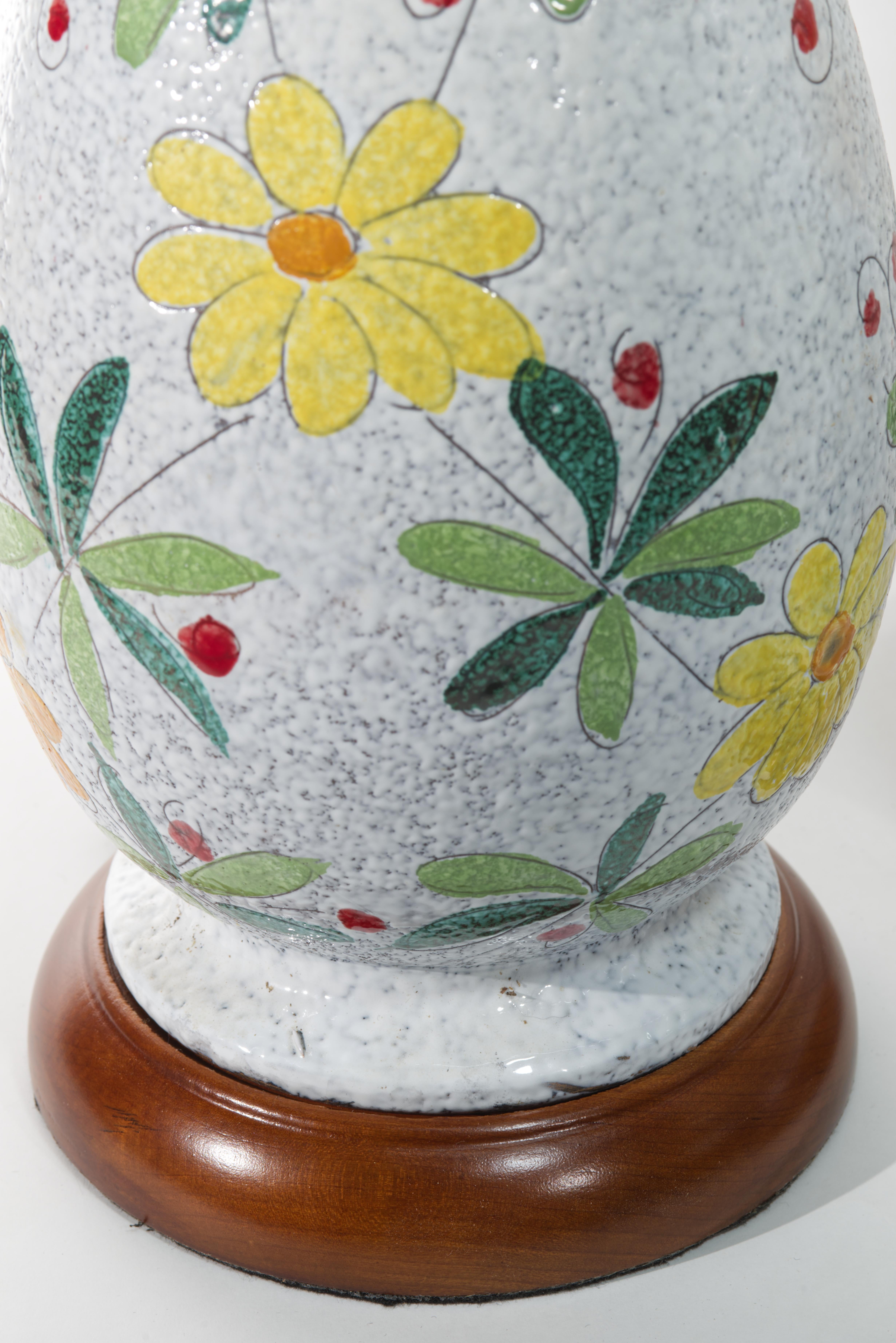 Paar Bitossi Majolika große Urnen-Tischlampen, Blumendekor (Keramik) im Angebot