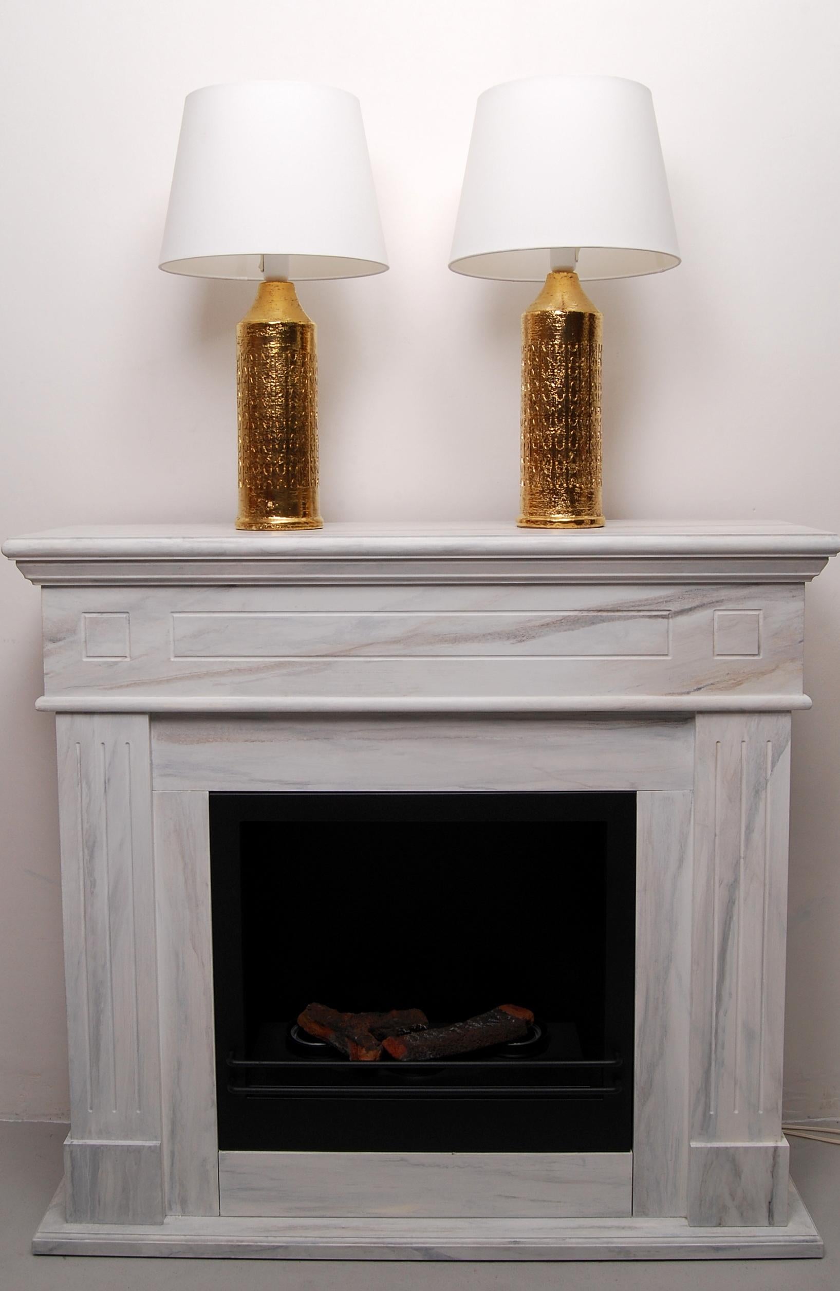 Pair of Bitossi Table Lamps by Aldo Londi, Gold Glazed Ceramic, Signed In Good Condition In Stockholm, SE