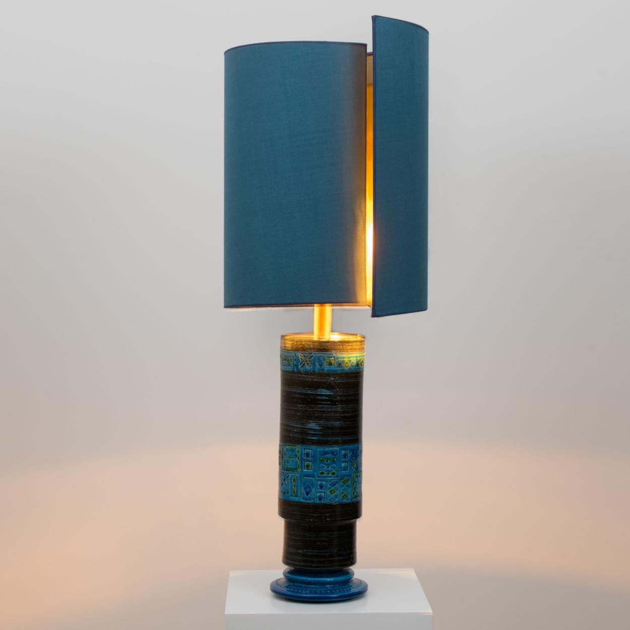 Exceptional pair of ceramic table lamp by Bitossi, Italy, 1960s. Sculptural pieces made of handmade ceramic in blue or grey or green tones, with a combination of dry and glazed finishes. With special new custom made blue silk lamp shades with warm