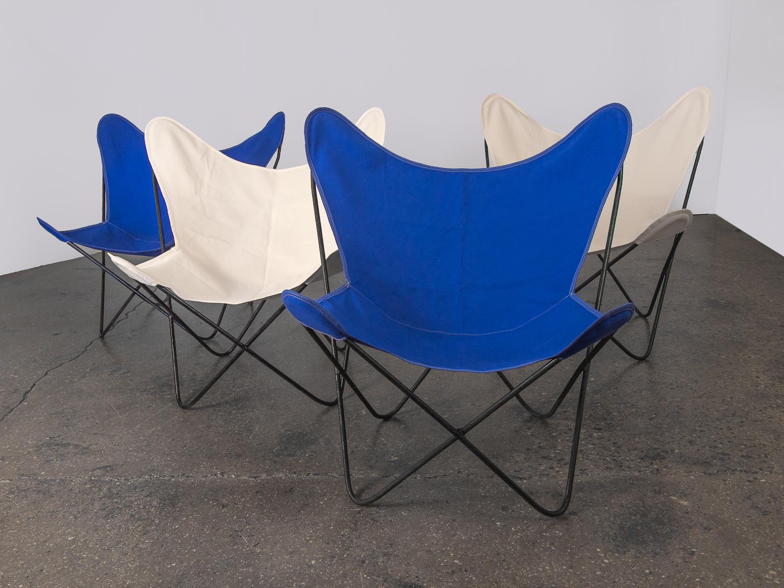 Pair of BKF Hardoy Butterfly Chairs for Knoll in Natural Canvas In Good Condition In Brooklyn, NY