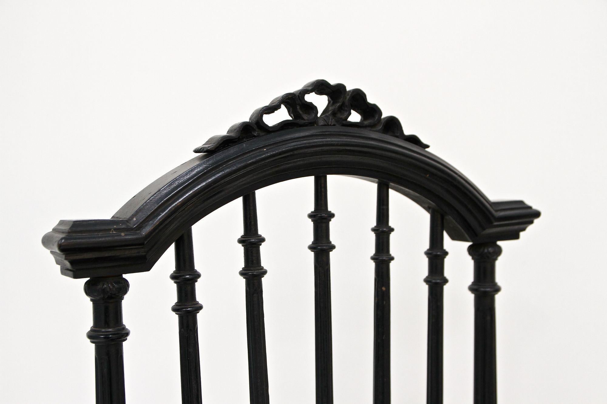 Paar schwarze Beistellstühle aus dem 19. Jahrhundert, Originalpolsterung – FR ca. 1870 im Angebot 12