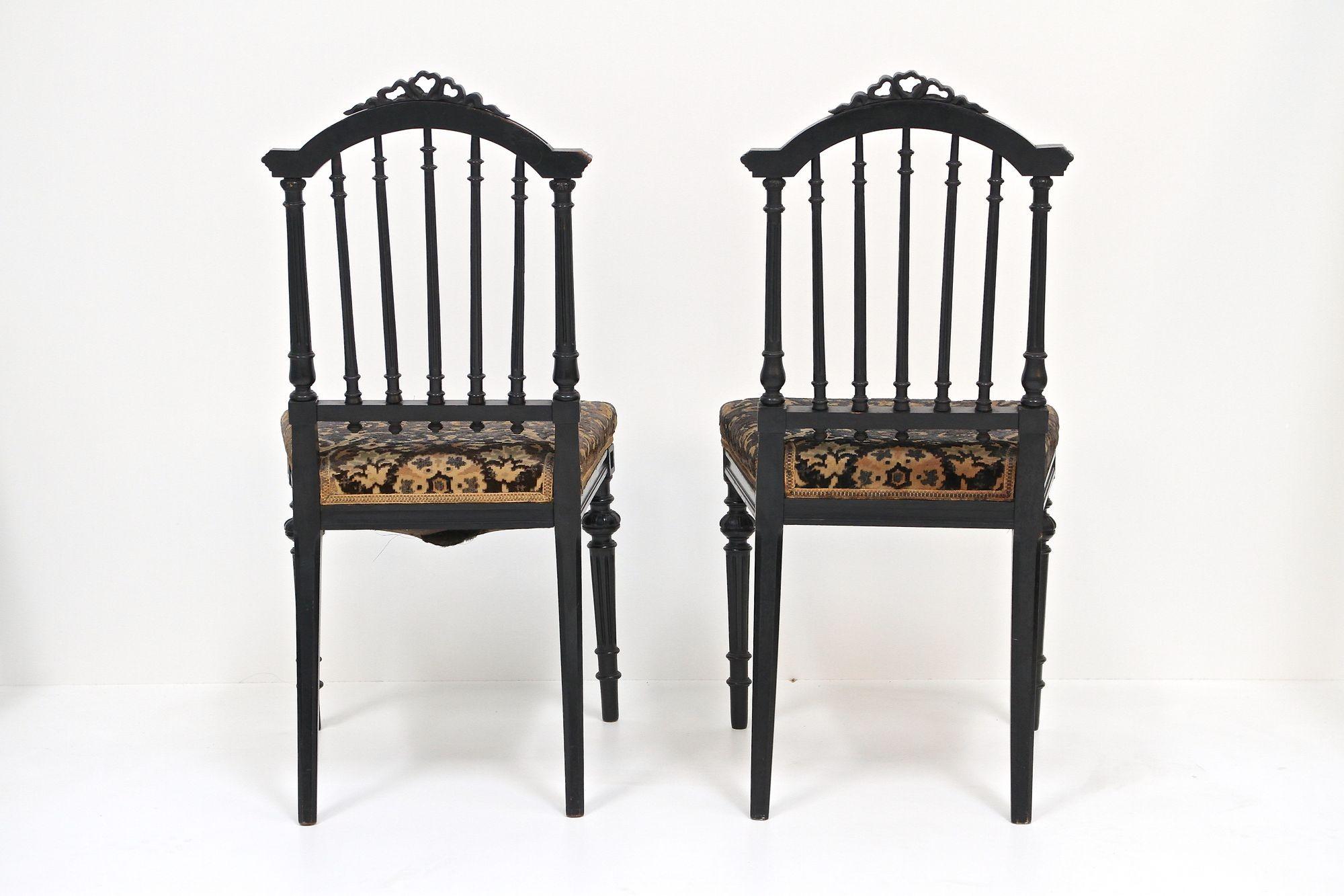 Paar schwarze Beistellstühle aus dem 19. Jahrhundert, Originalpolsterung – FR ca. 1870 (Französisch) im Angebot