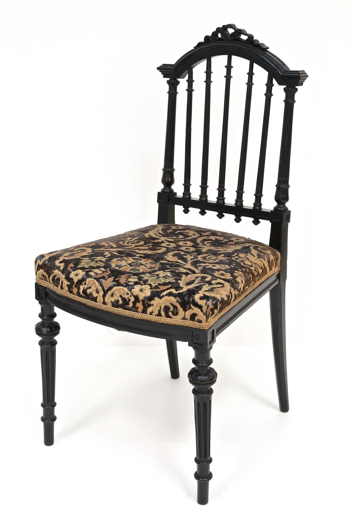 Paar schwarze Beistellstühle aus dem 19. Jahrhundert, Originalpolsterung – FR ca. 1870 (Stoff) im Angebot