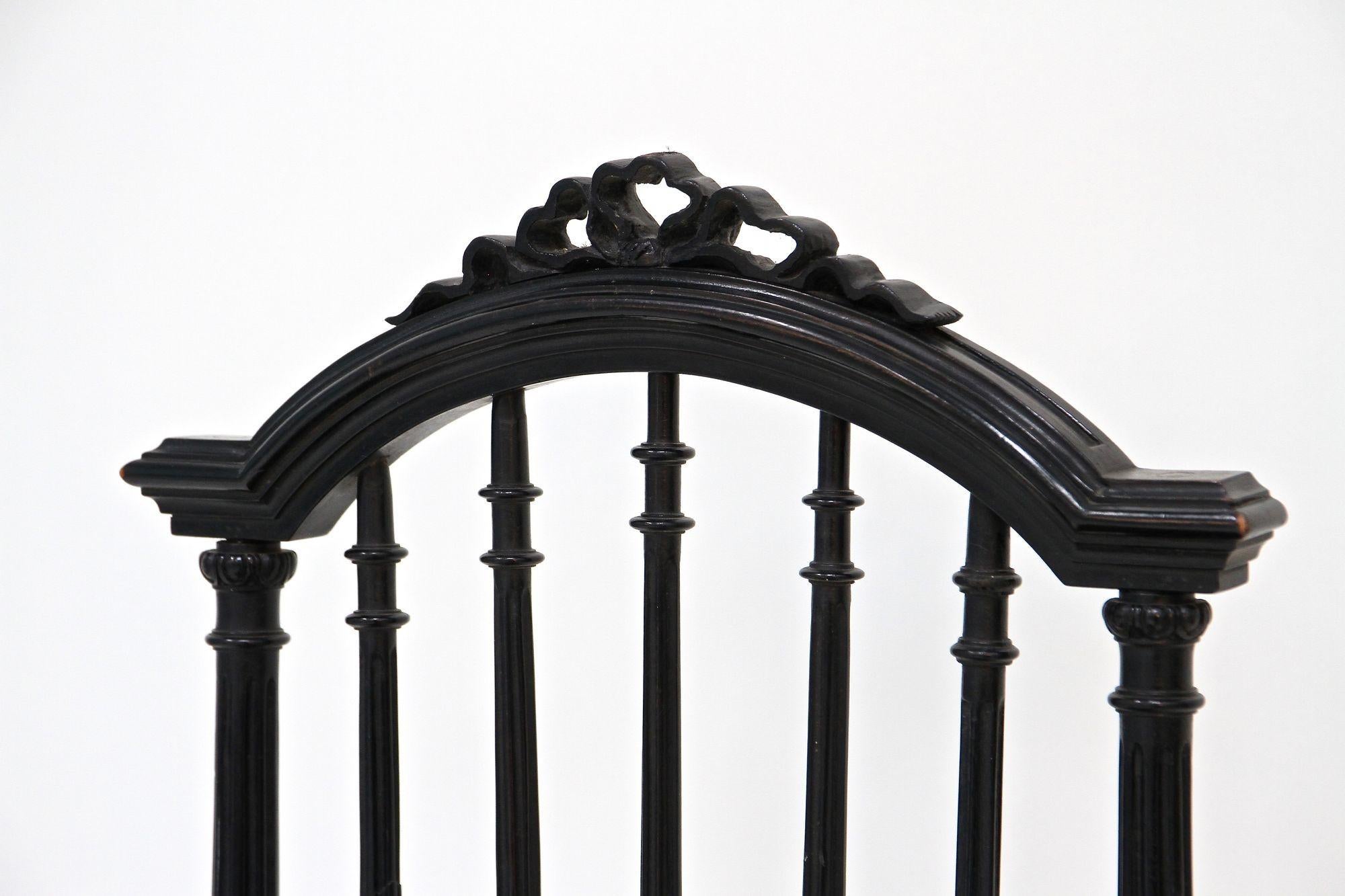 Paar schwarze Beistellstühle aus dem 19. Jahrhundert, Originalpolsterung – FR ca. 1870 im Angebot 2