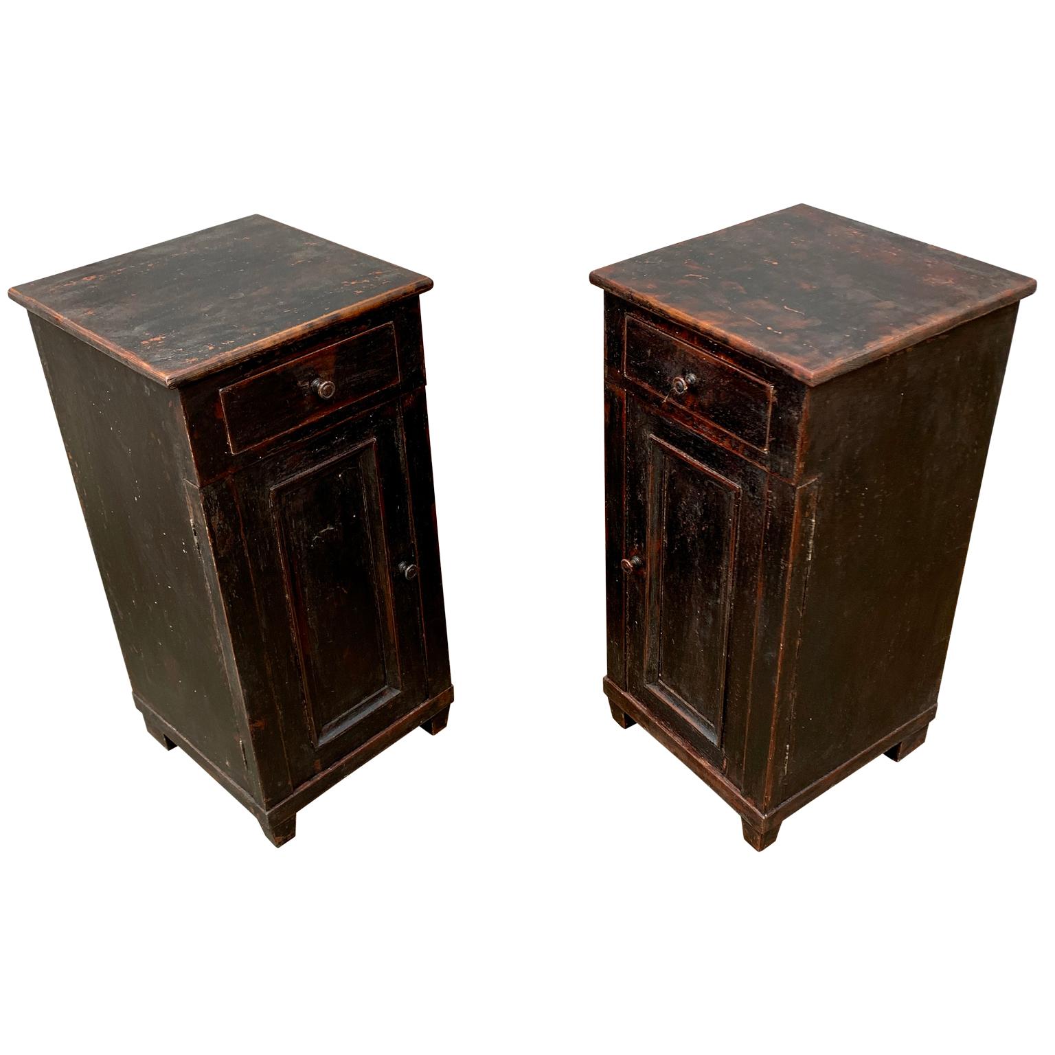 A pair of black painted second half of 19th century Swedish Gustavian nightstands or night tables.


    