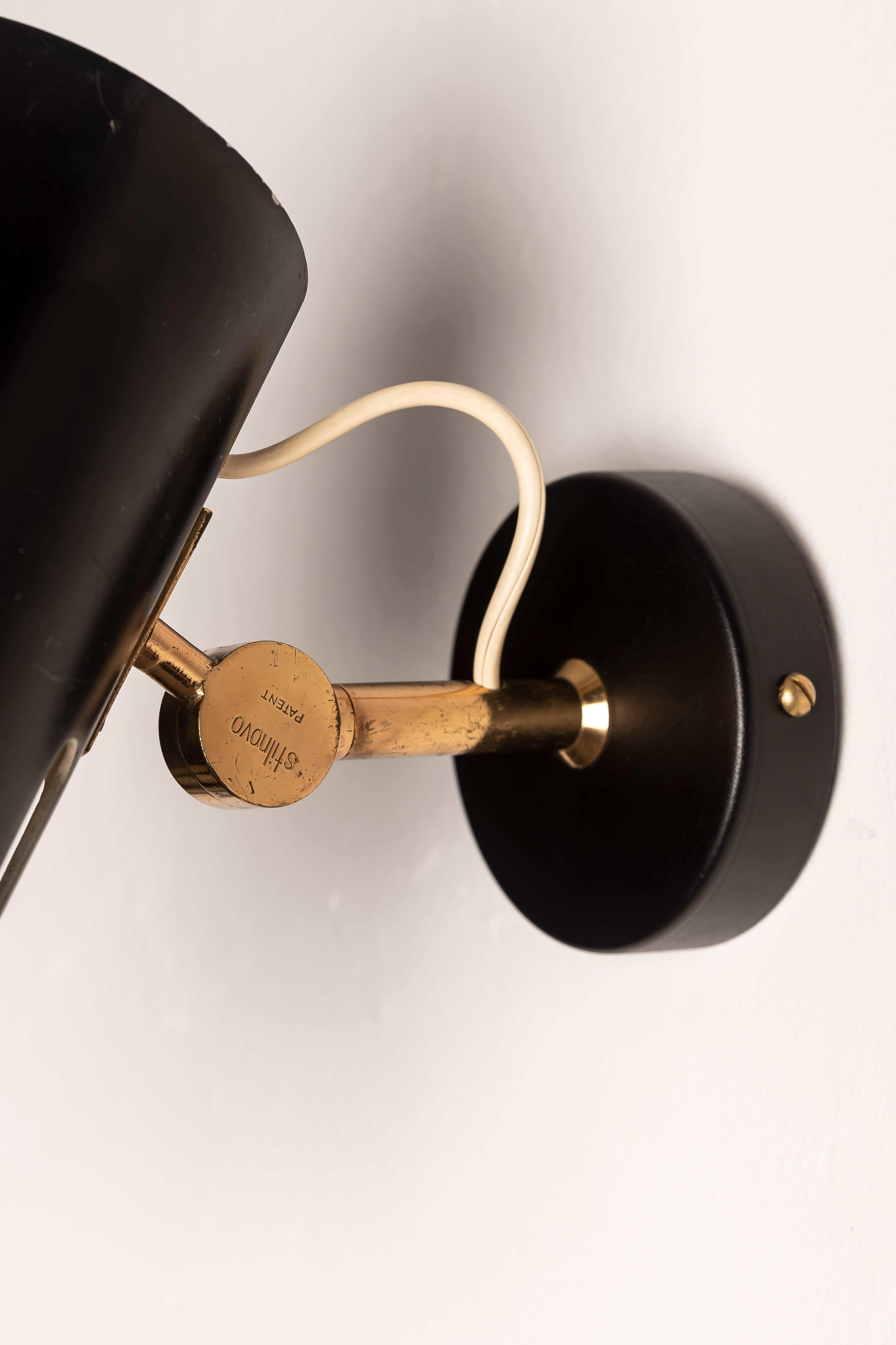 Coppia di lampade da parete in ottone e nero di Gino Sarfatti per Stilnovo, anni '50 3