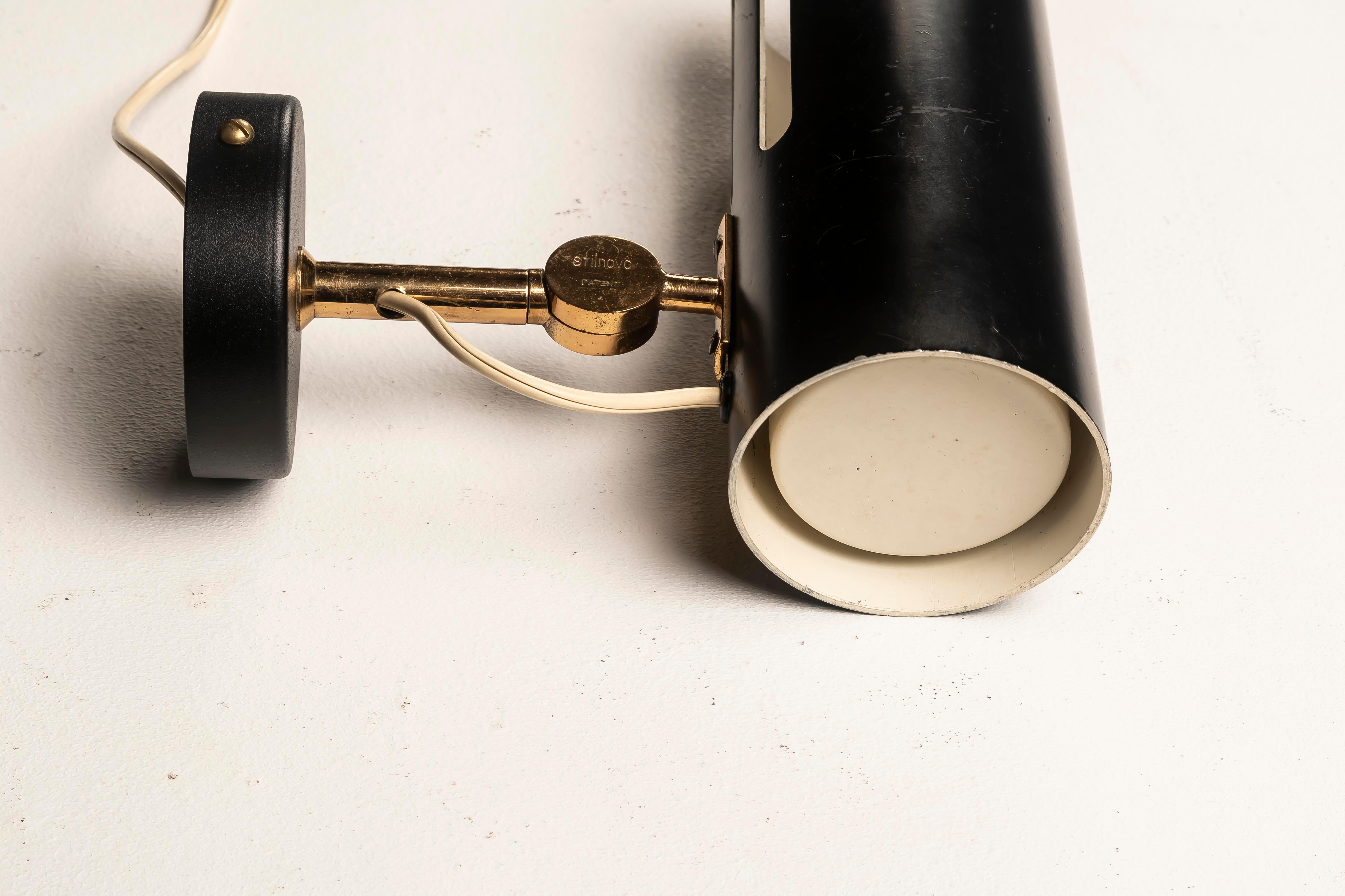 Pareja de apliques de pared en negro y latón de Gino Sarfatti para Stilnovo, años 50 en venta 6